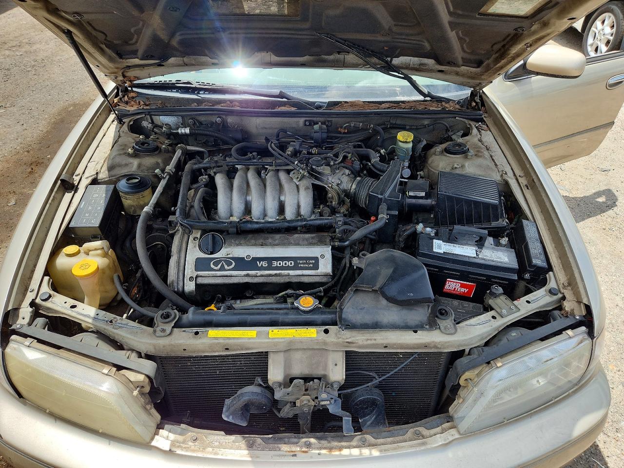 1998 Infiniti I30 Base Gold vin: JNKCA21A3WT606654