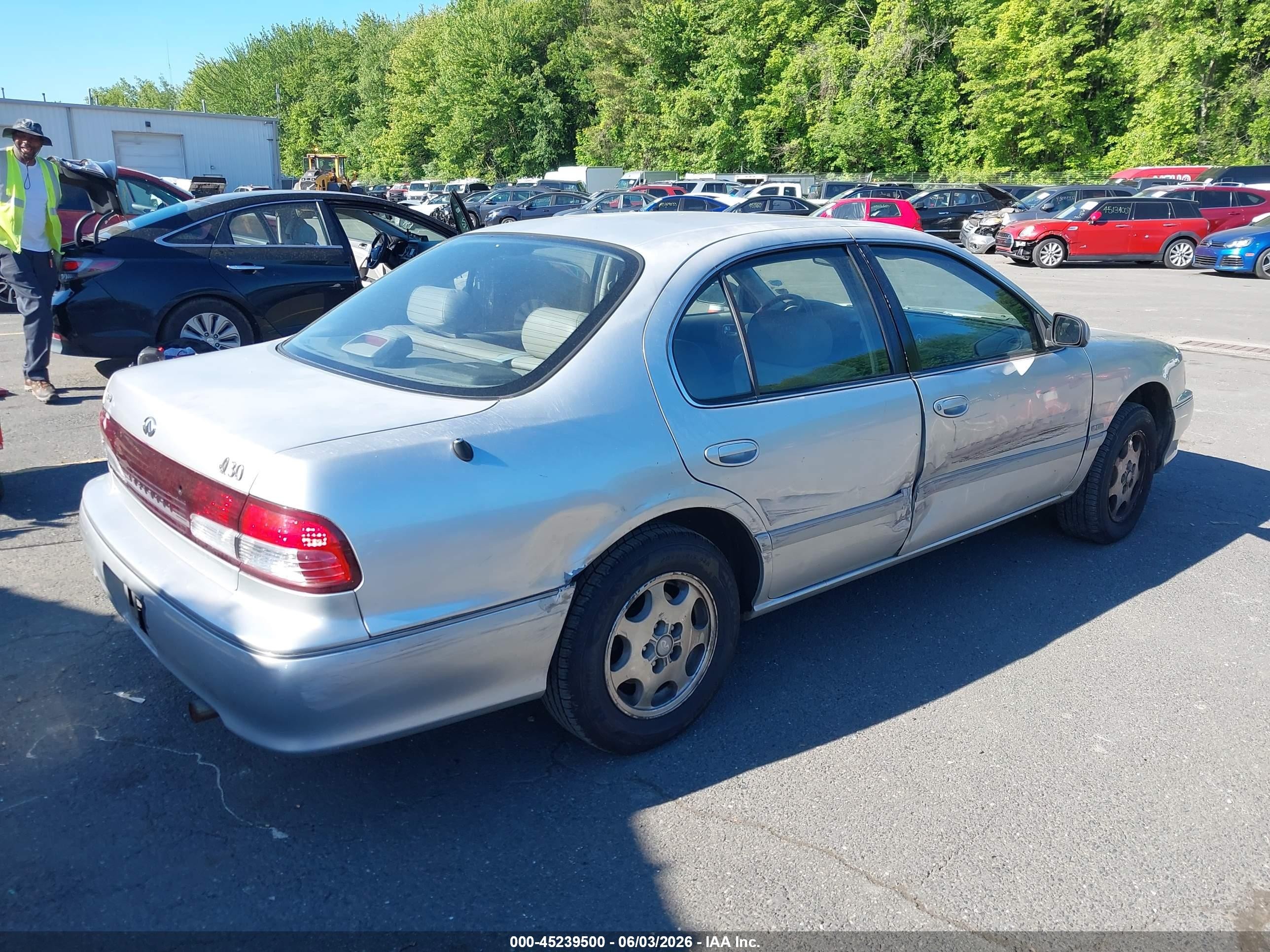 1999 Infiniti I30 Limited/standard/touring Silver vin: JNKCA21A3XT776899