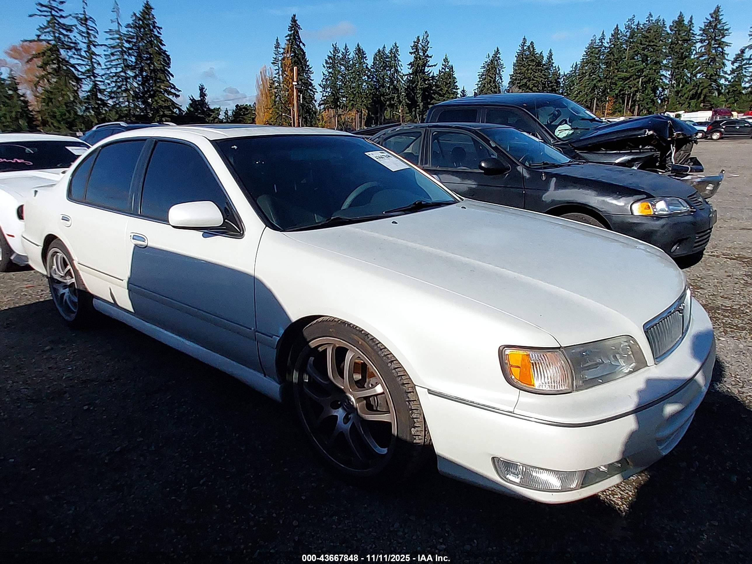 1999 Infiniti I30 Limited/standard/touring White vin: JNKCA21A4XT763840