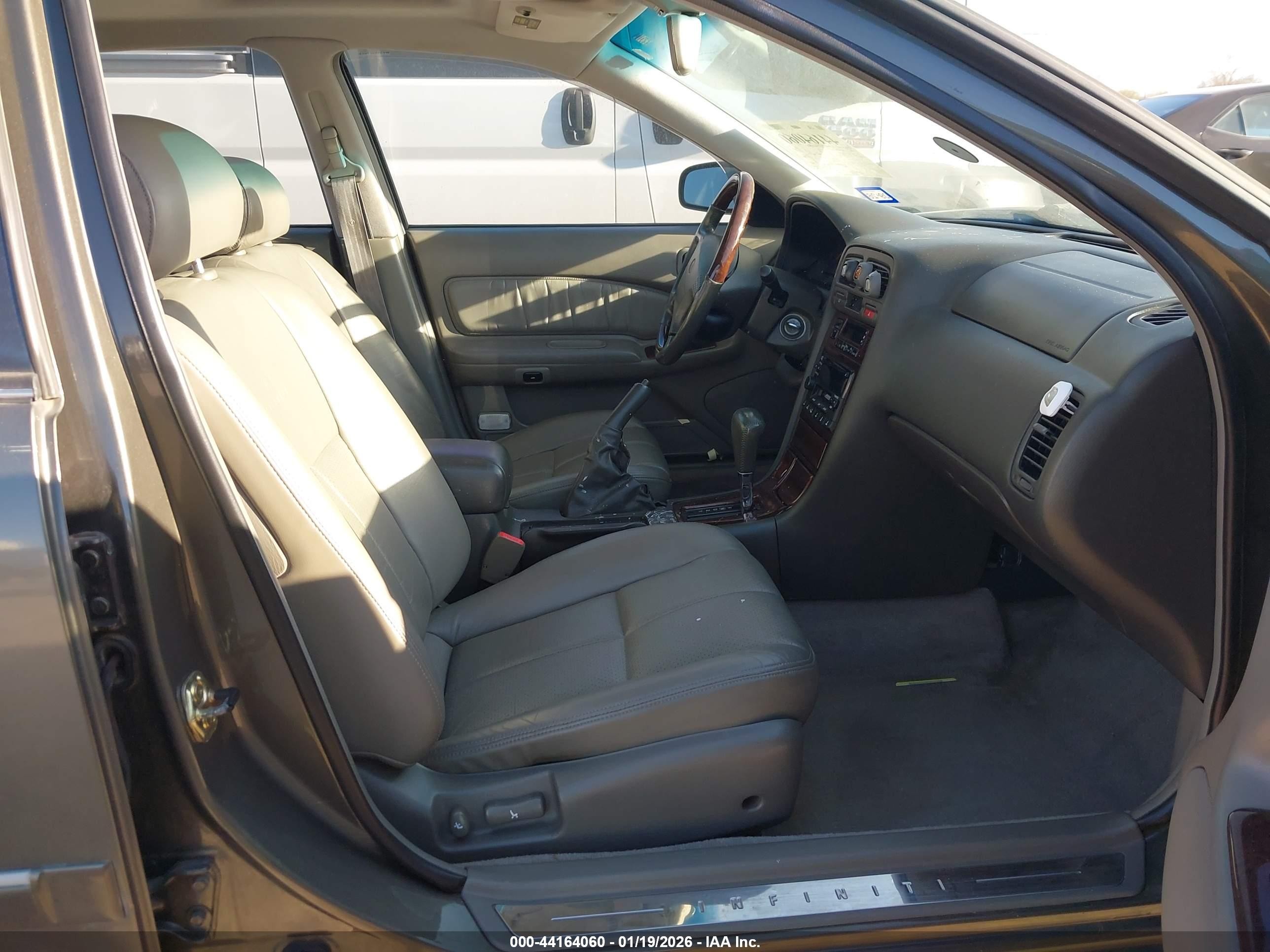 1999 Infiniti I30 Limited/standard/touring Коричневый vin: JNKCA21A5XT772546