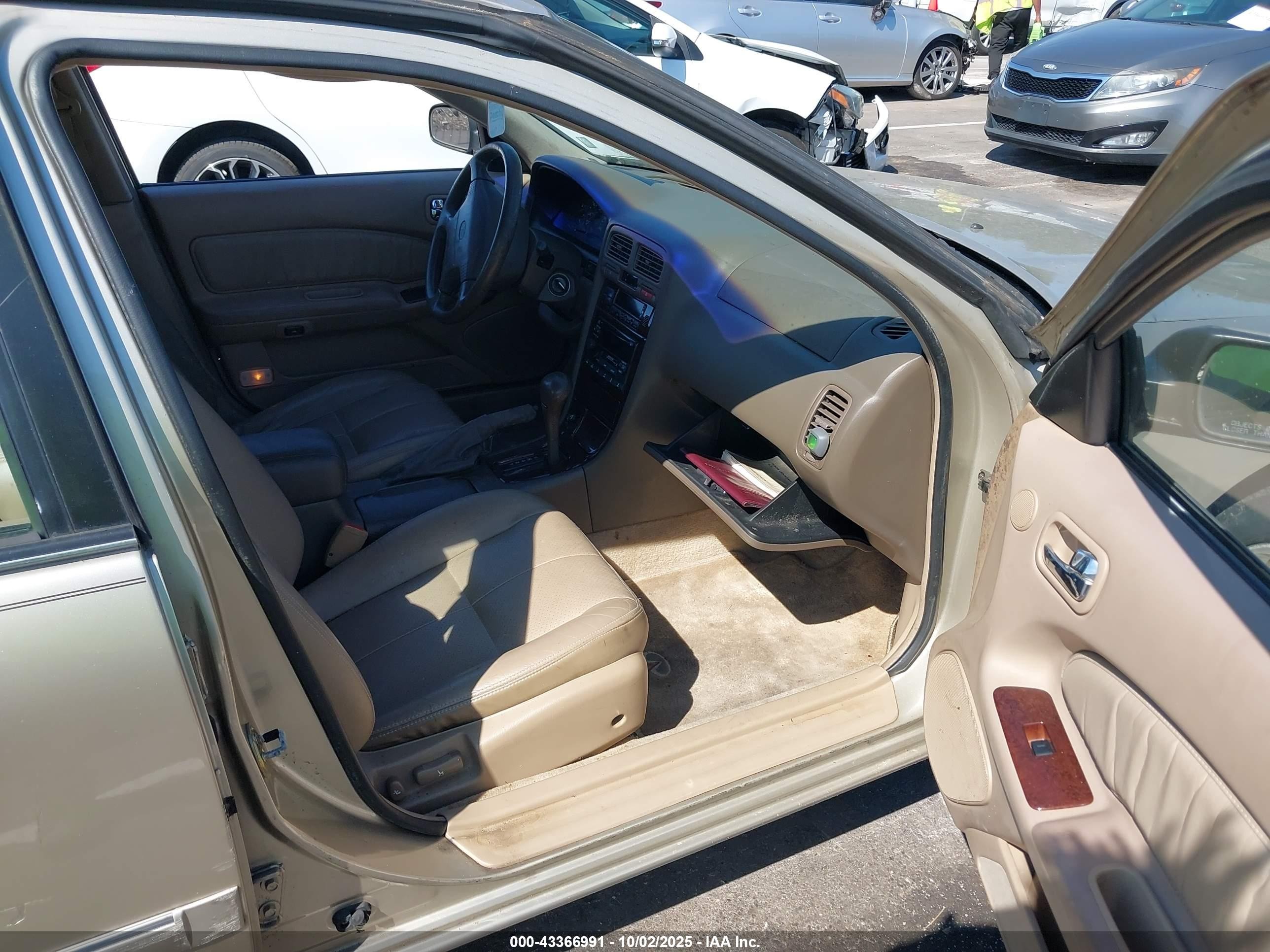 1999 Infiniti I30 Limited/standard/touring Желто-коричневый vin: JNKCA21A6XT754637