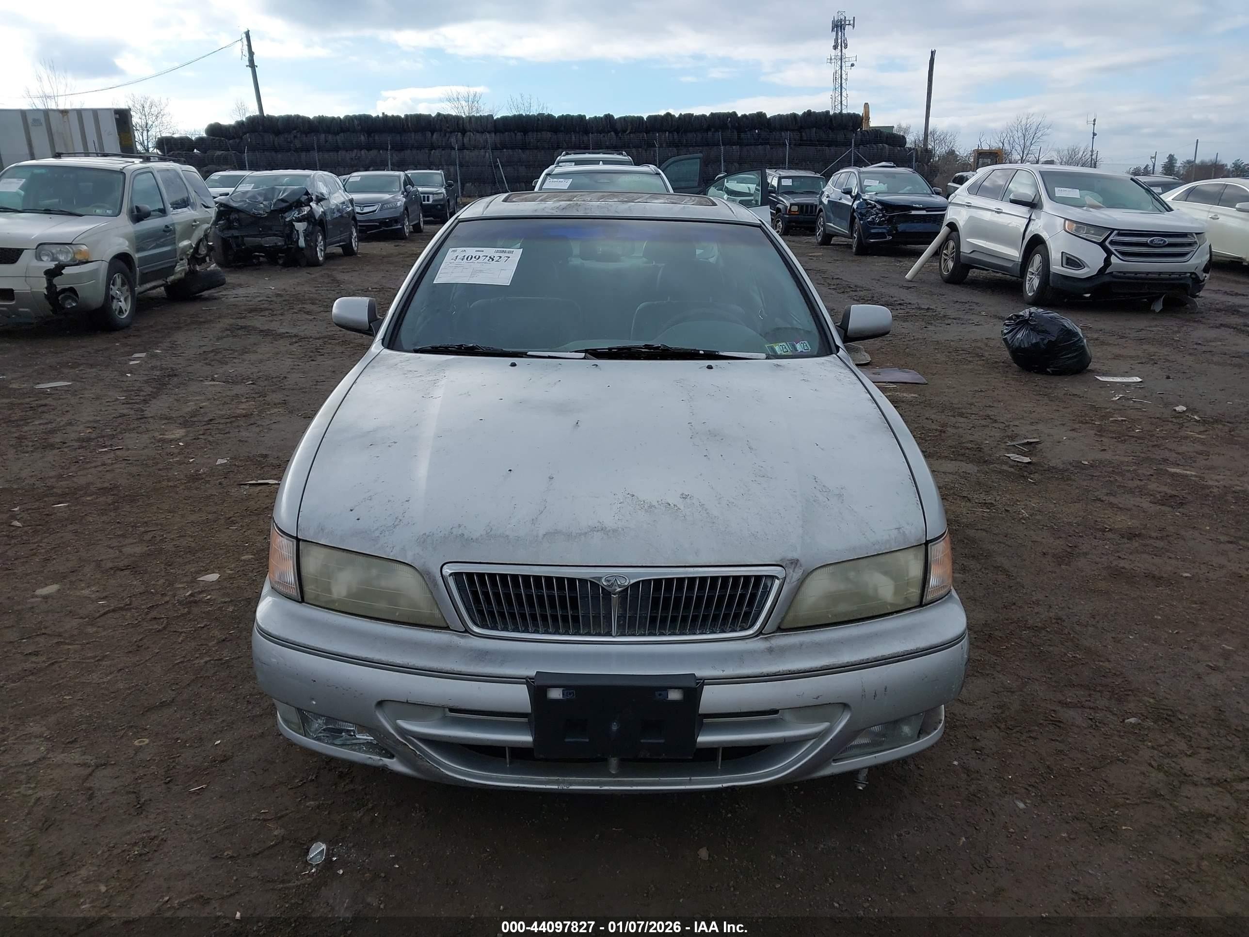 1999 Infiniti I30 Limited/standard/touring Серебряный vin: JNKCA21A8XT752114