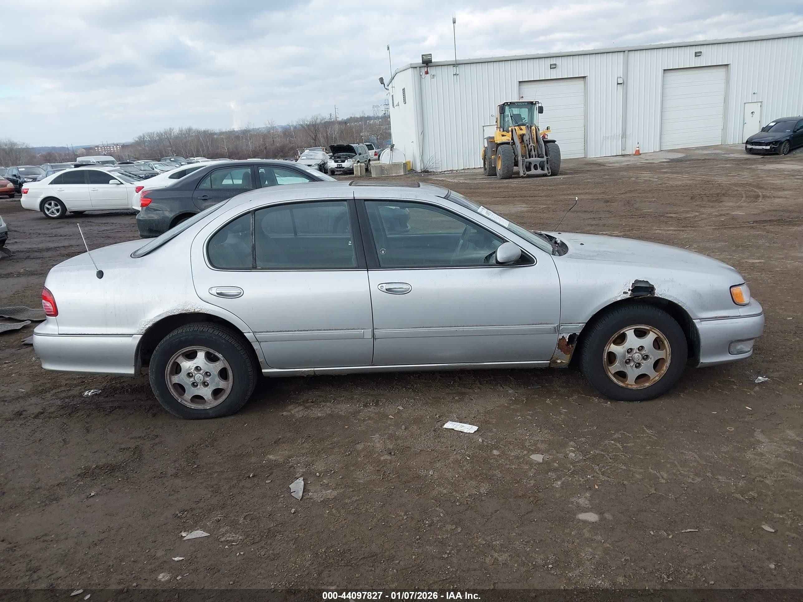1999 Infiniti I30 Limited/standard/touring Серебряный vin: JNKCA21A8XT752114