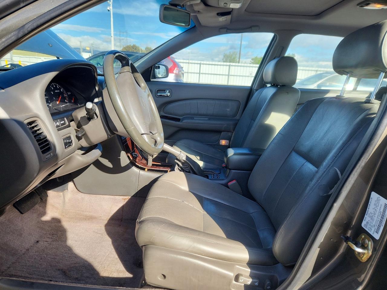 1998 Infiniti I30 Base Gray vin: JNKCA21AXWT625900