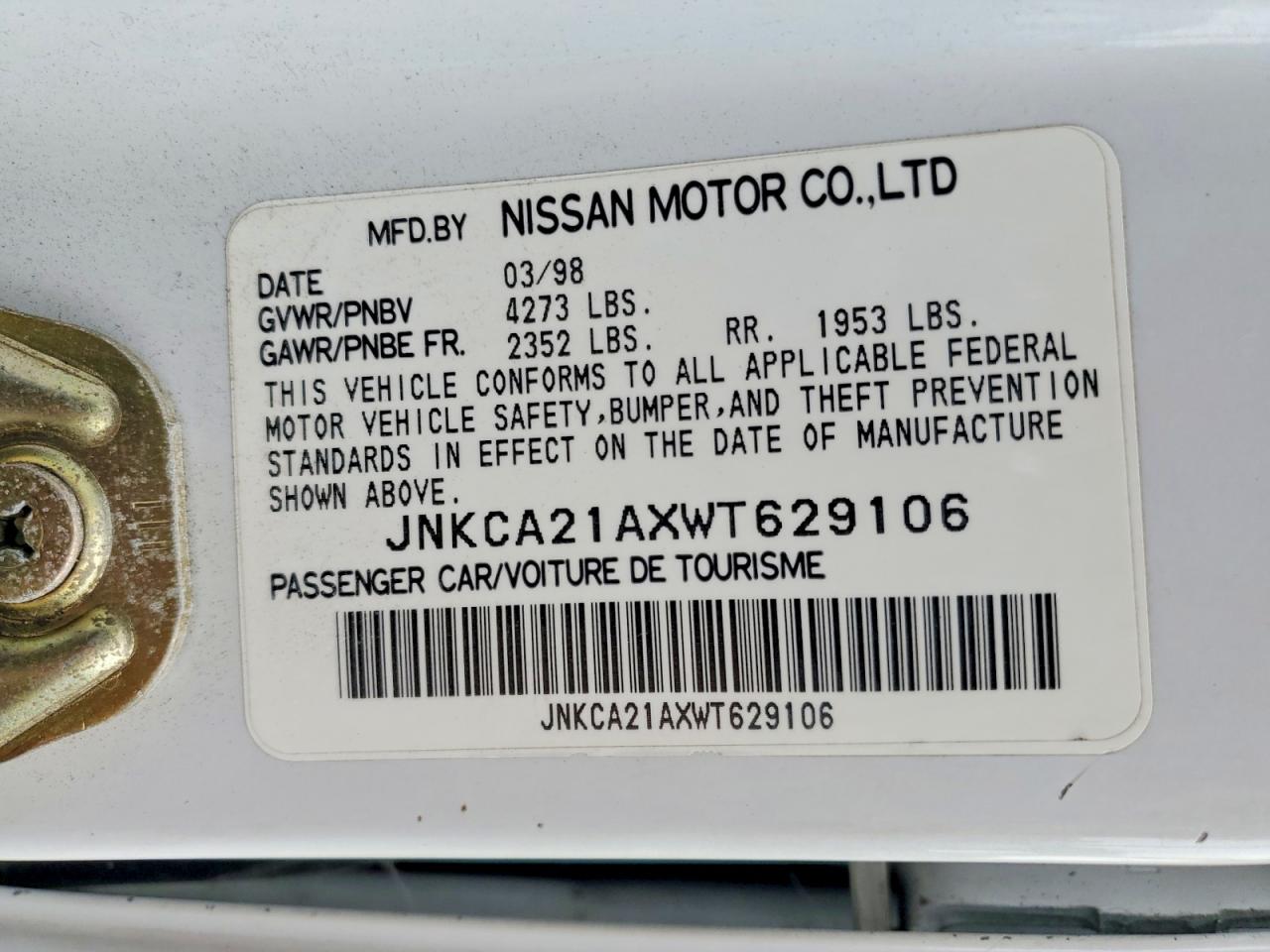 1998 Infiniti I30 Base White vin: JNKCA21AXWT629106