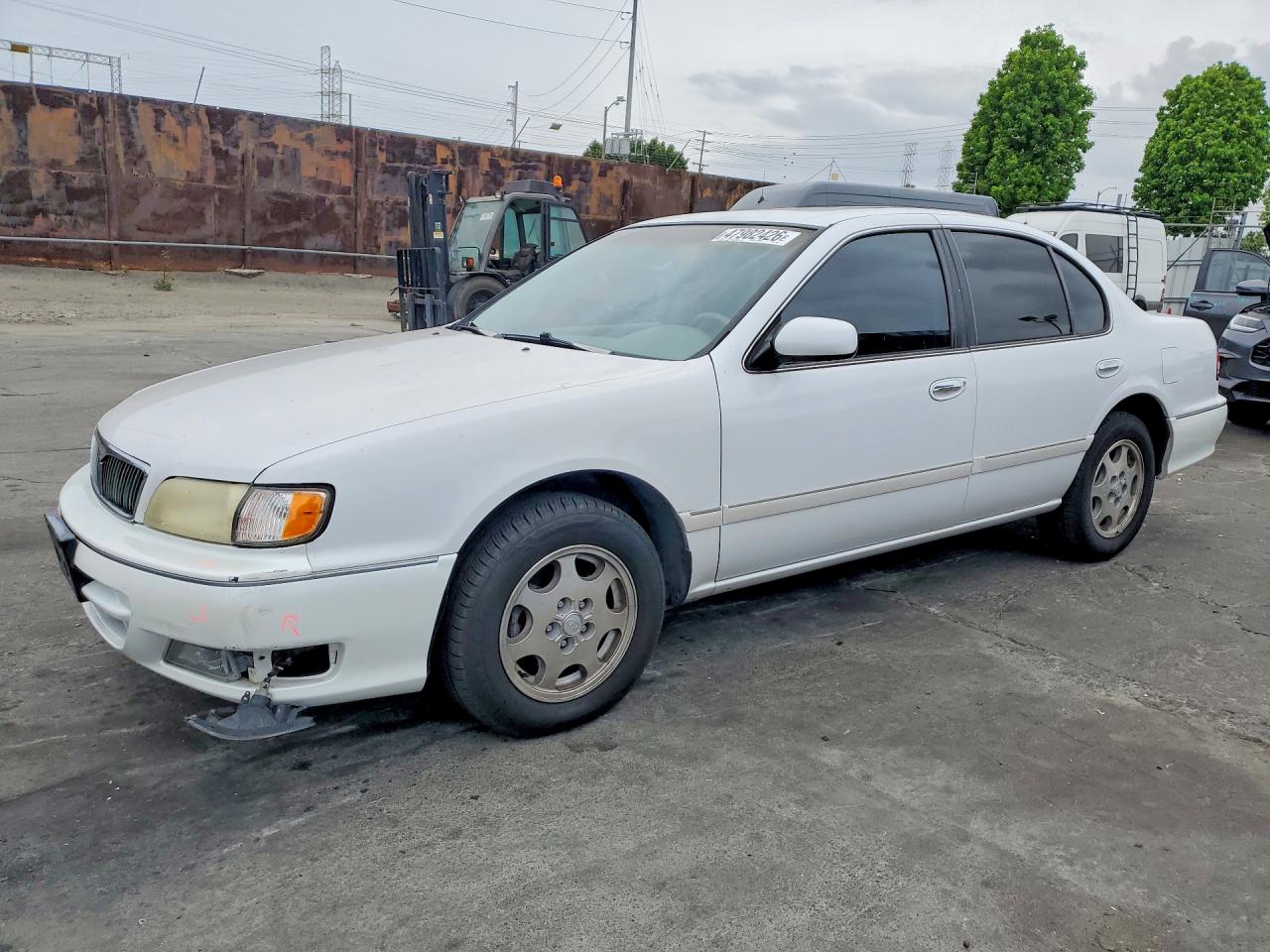 1998 Infiniti I30 Base White vin: JNKCA21AXWT629106