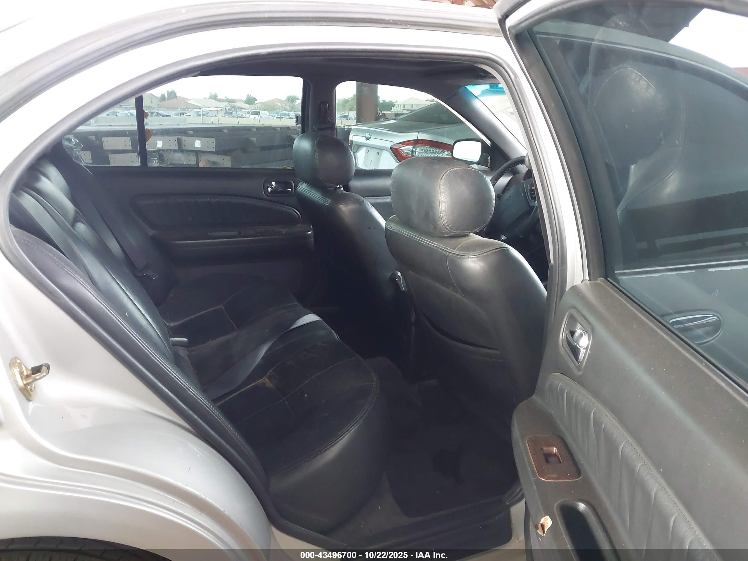 1997 Infiniti I30 Standard (m5)/touring Серебряный vin: JNKCA21D3VT500858