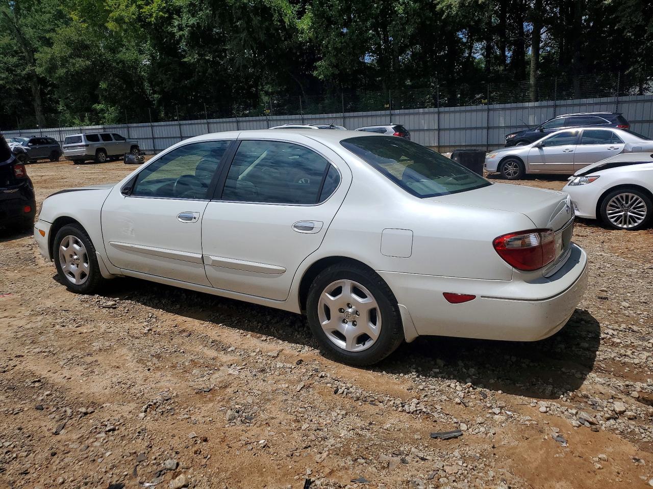 2001 Infiniti I30 Base White vin: JNKCA31A01T003885