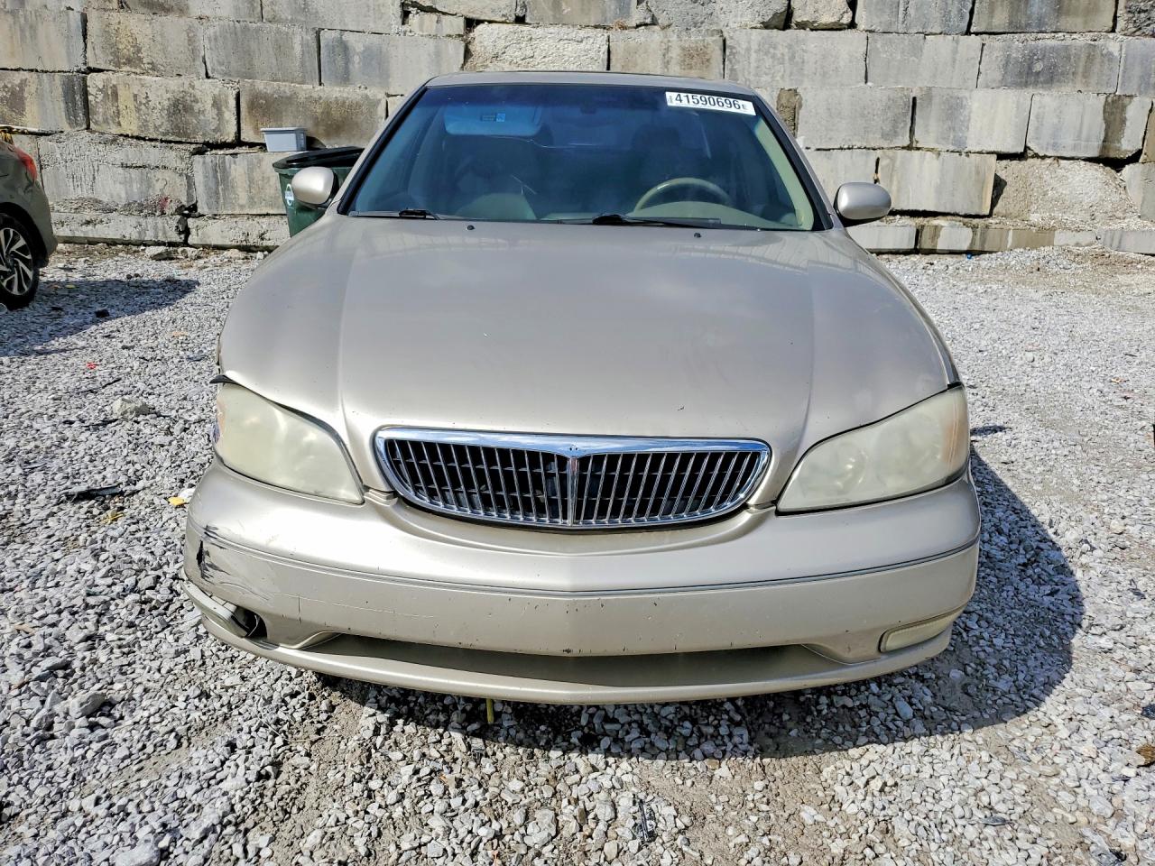 2001 Infiniti I30 Base Золотой vin: JNKCA31A01T012005