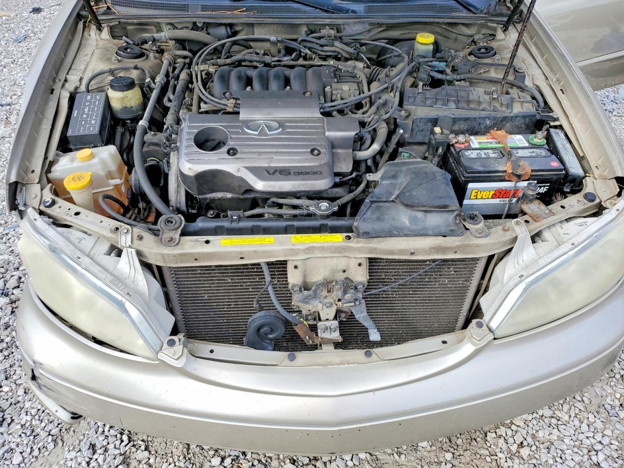 2001 Infiniti I30 Base Золотой vin: JNKCA31A01T012005