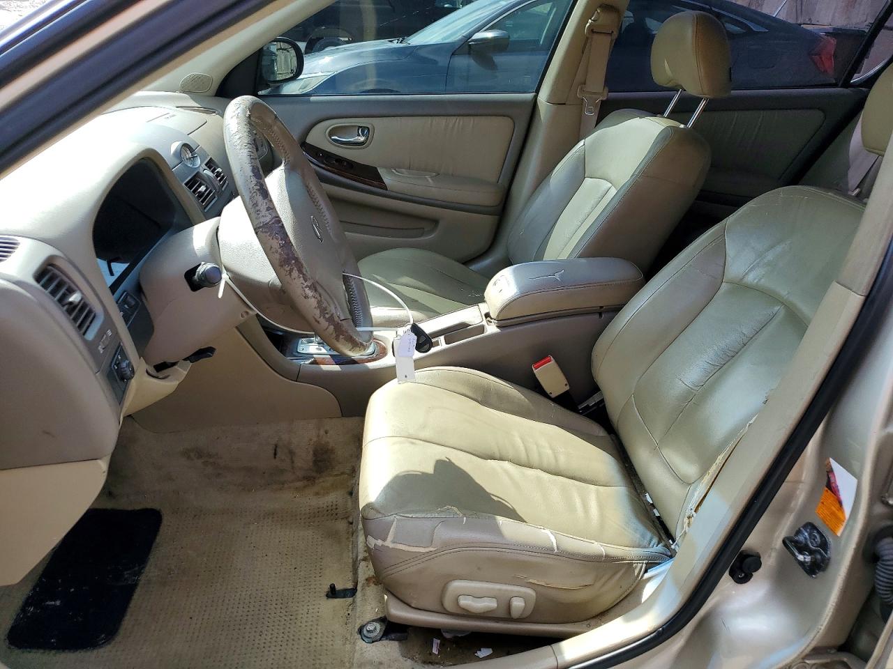 2001 Infiniti I30 Base Золотой vin: JNKCA31A01T012005