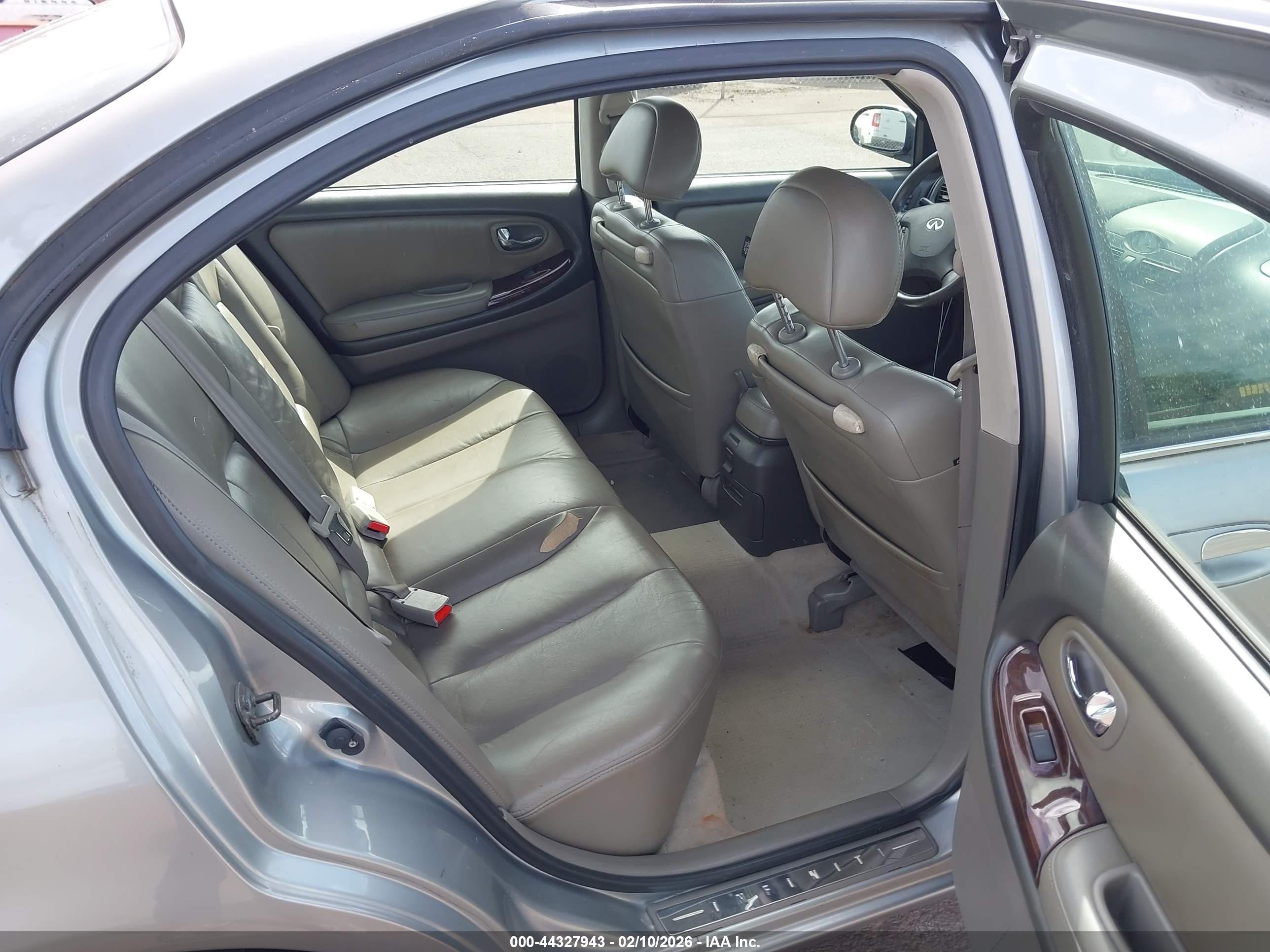 2001 Infiniti I30 Luxury Tan vin: JNKCA31A01T018970