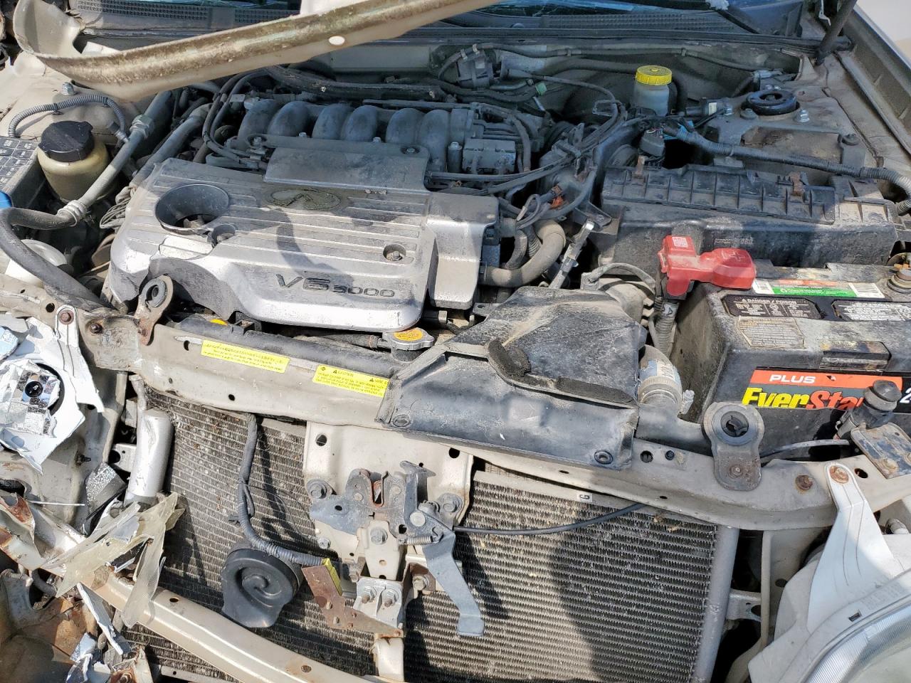 2001 Infiniti I30 Gold vin: JNKCA31A01T040273