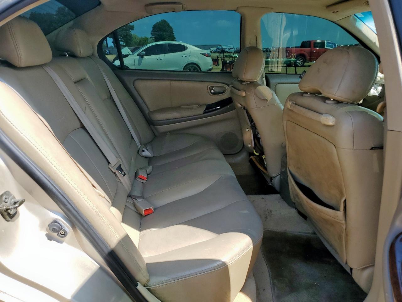2001 Infiniti I30 Gold vin: JNKCA31A01T040273