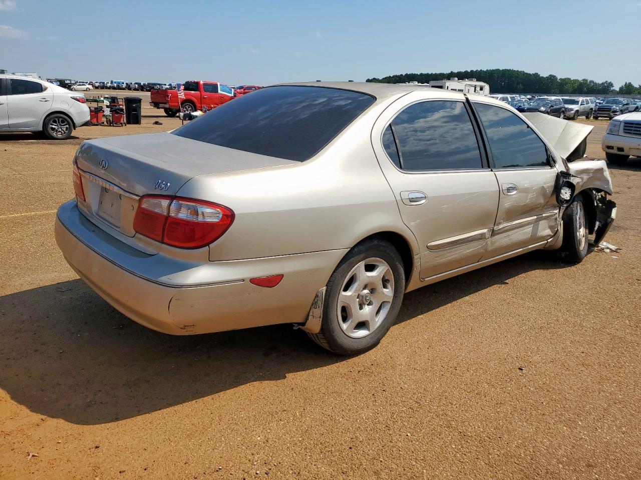 2001 Infiniti I30 Gold vin: JNKCA31A01T040273