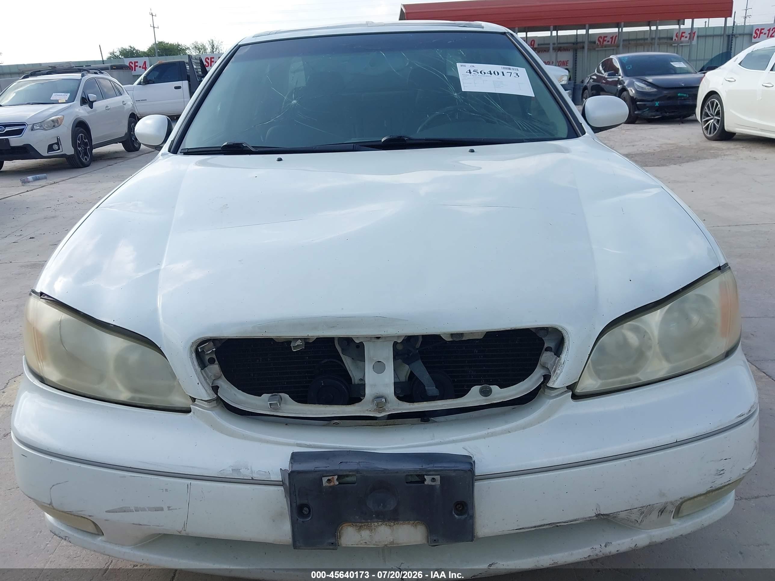 2000 Infiniti I30 Luxury/touring White vin: JNKCA31A0YT107867