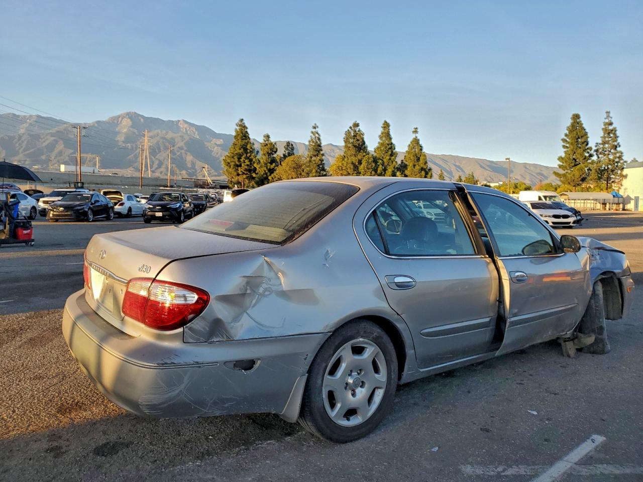 2001 Infiniti I30 Silver vin: JNKCA31A21T033003