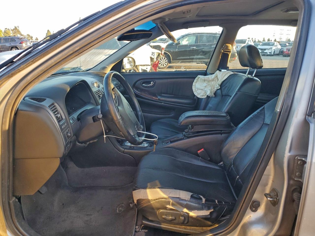 2001 Infiniti I30 Silver vin: JNKCA31A21T033003