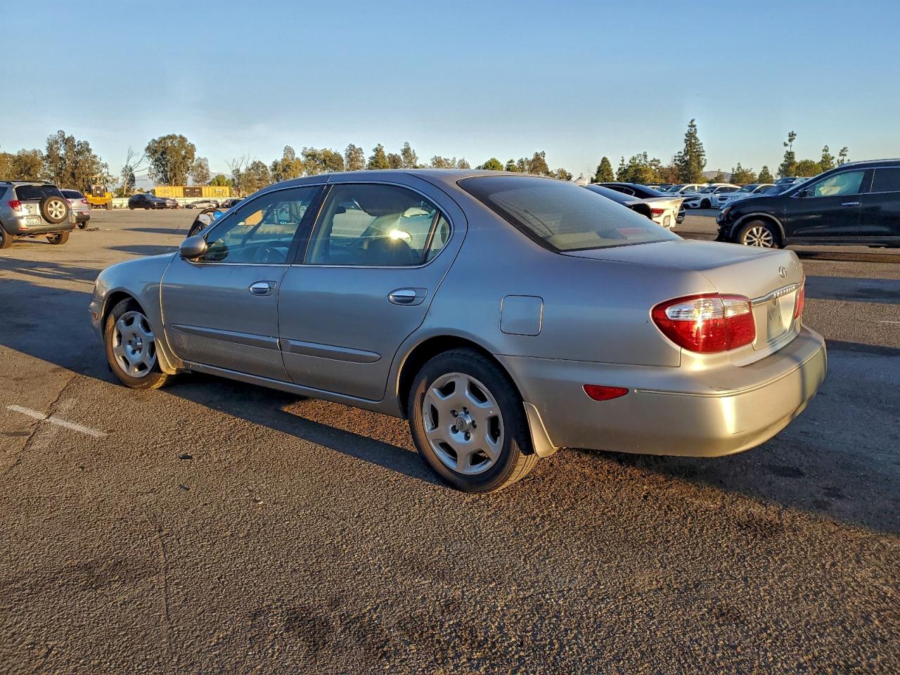2001 Infiniti I30 Silver vin: JNKCA31A21T033003