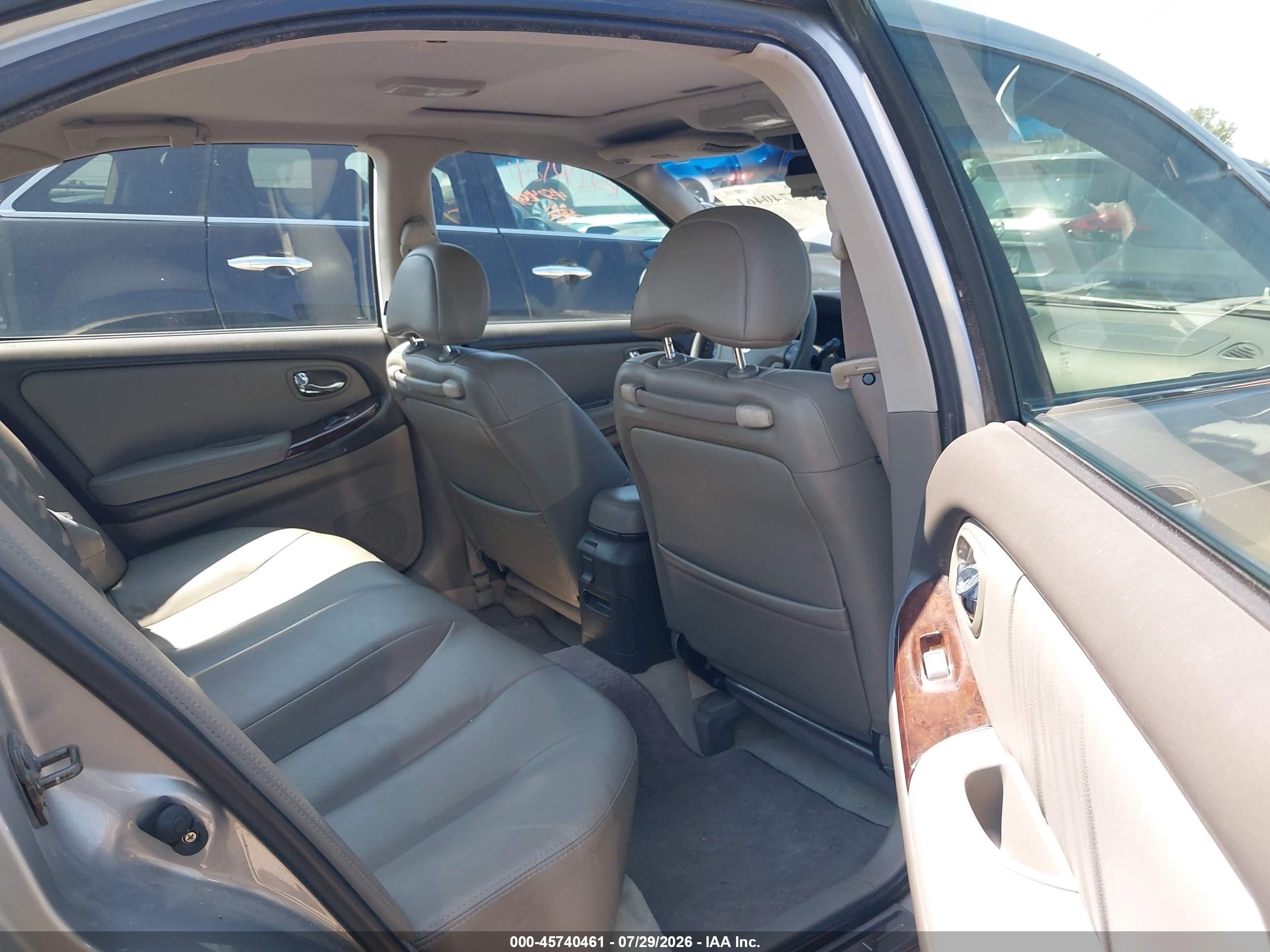 2001 Infiniti I30 Luxury Silver vin: JNKCA31A31T015268