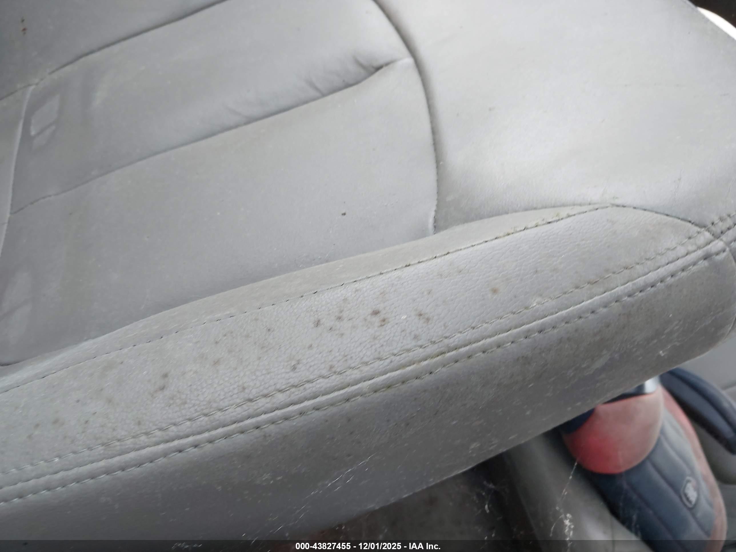 2001 Infiniti I30 Luxury Серебряный vin: JNKCA31A41T034007