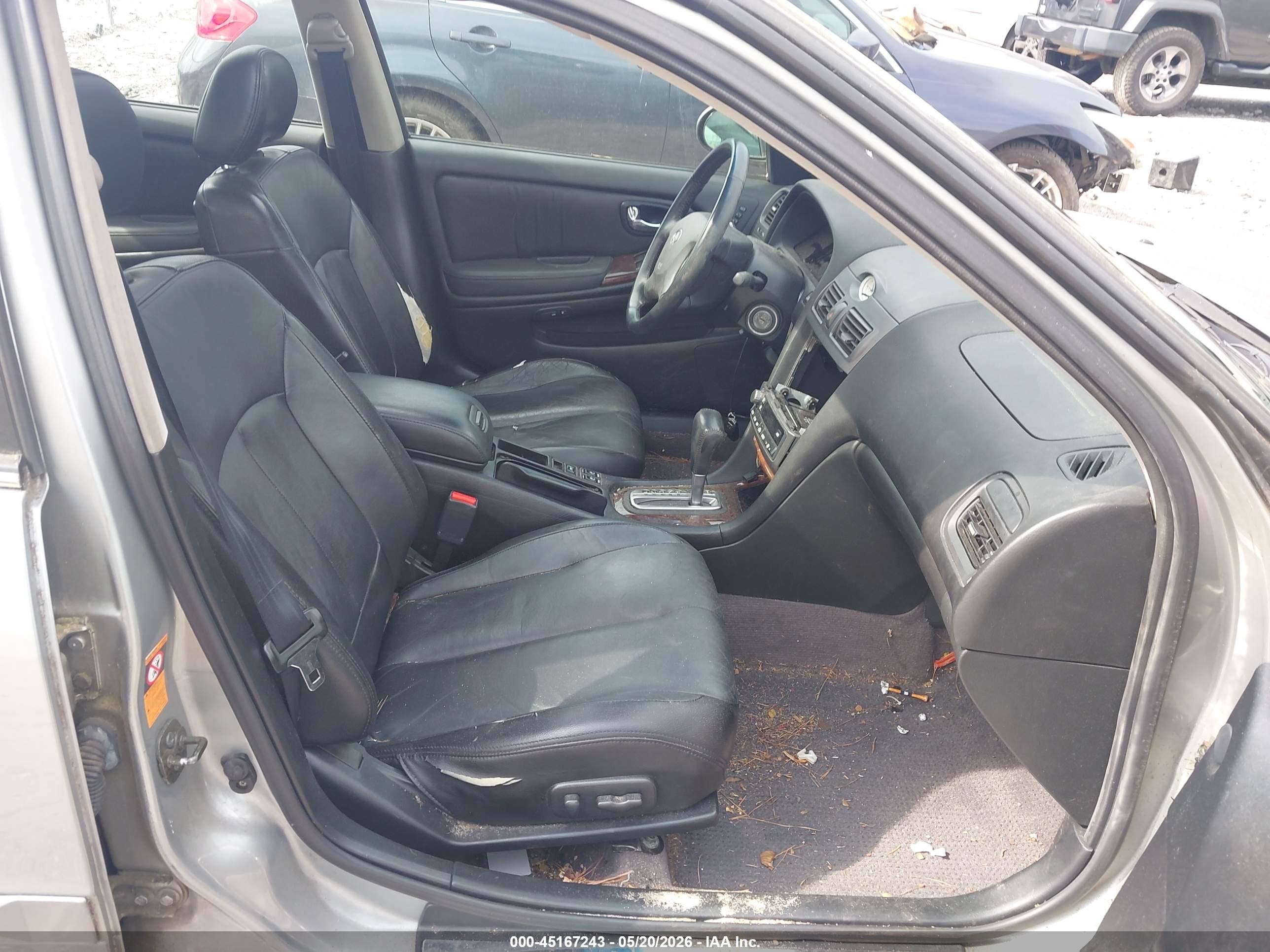 2001 Infiniti I30 Luxury Серебряный vin: JNKCA31A51T023968