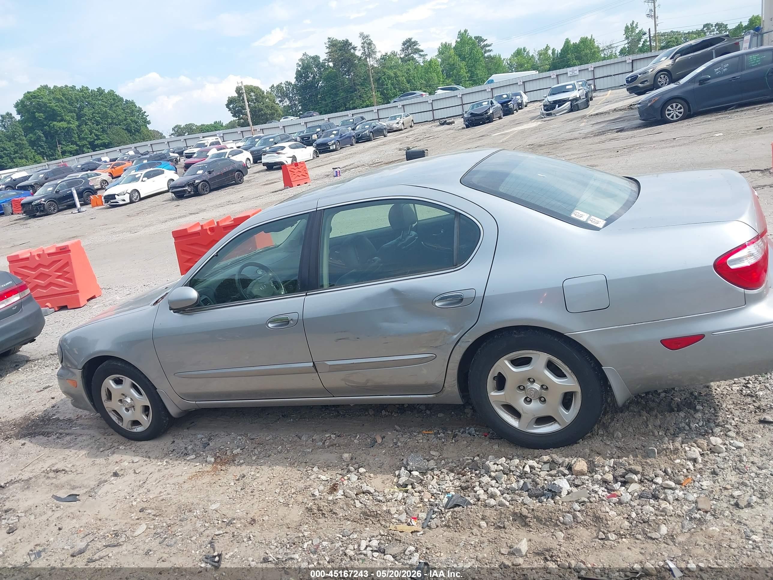 2001 Infiniti I30 Luxury Серебряный vin: JNKCA31A51T023968