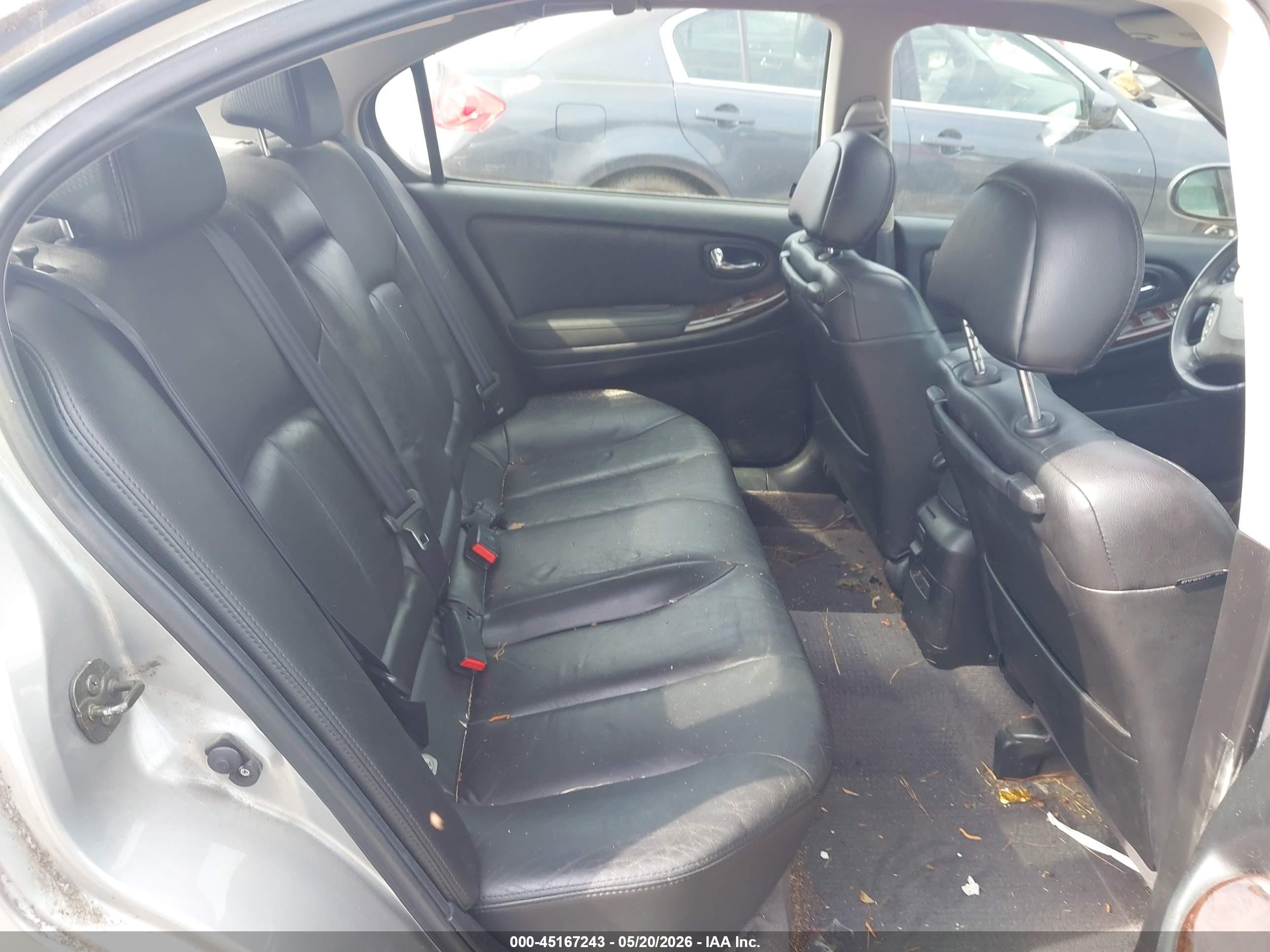 2001 Infiniti I30 Luxury Серебряный vin: JNKCA31A51T023968