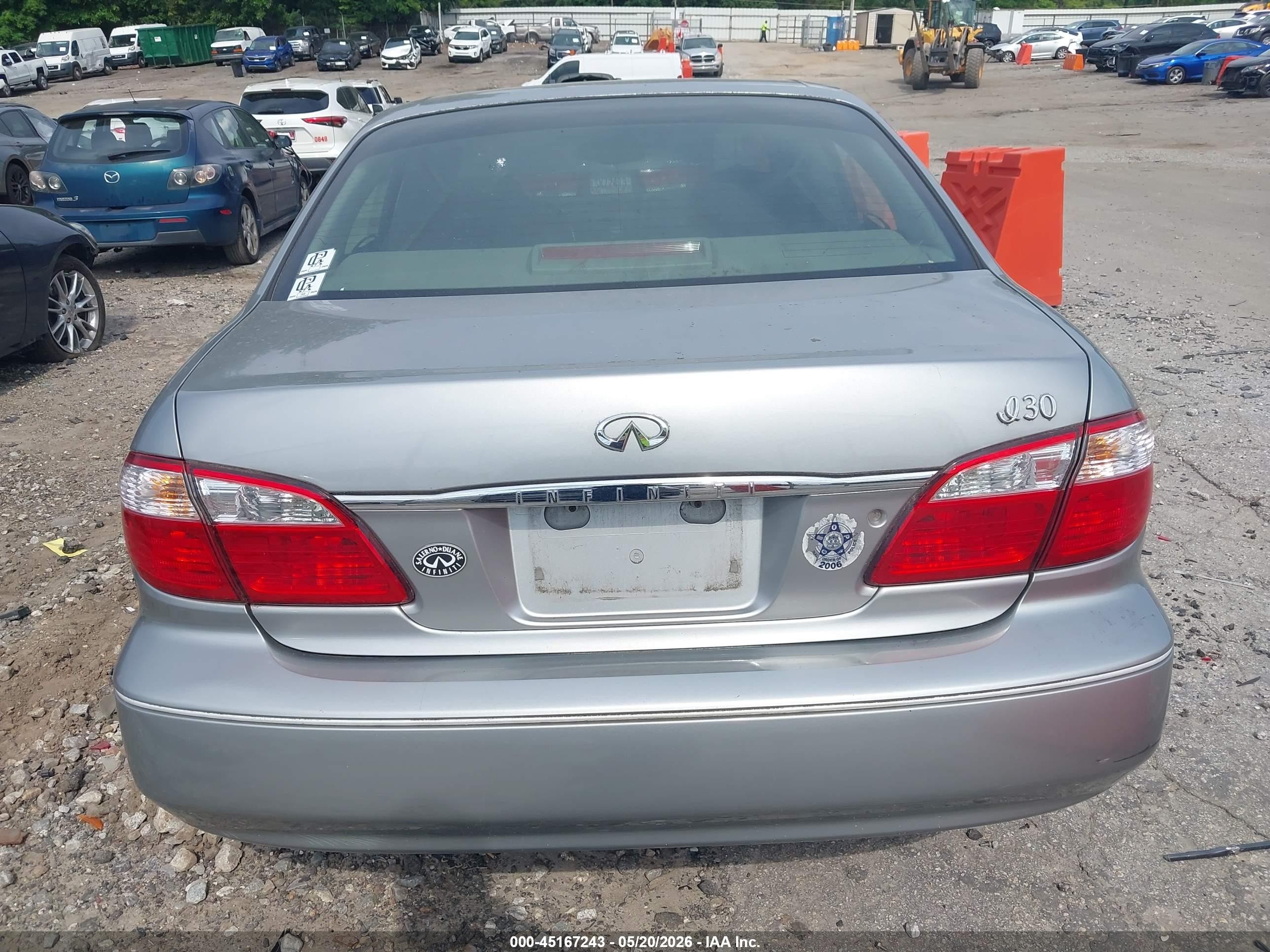 2001 Infiniti I30 Luxury Серебряный vin: JNKCA31A51T023968