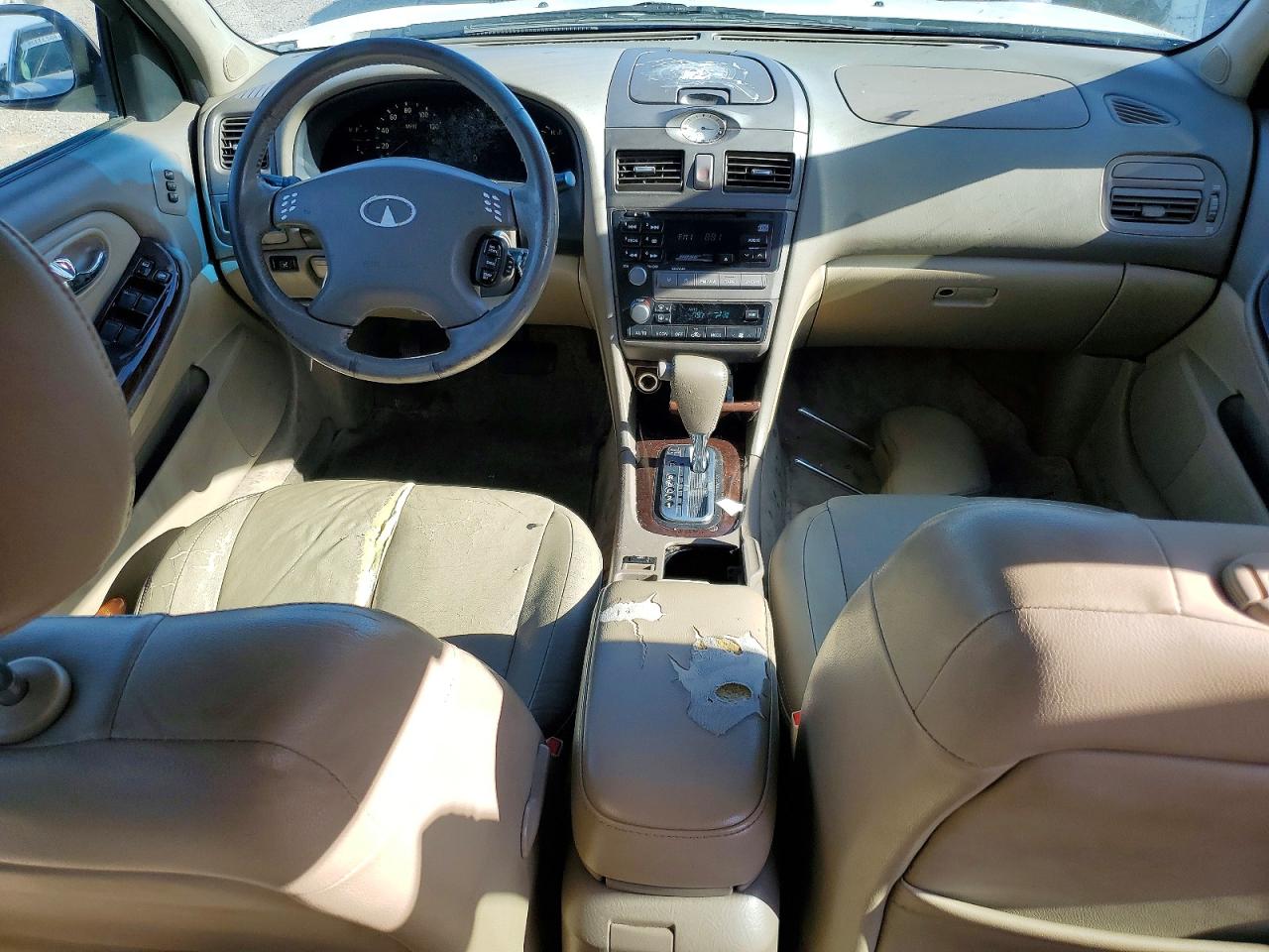 2000 Infiniti I30 Base White vin: JNKCA31A5YT209228