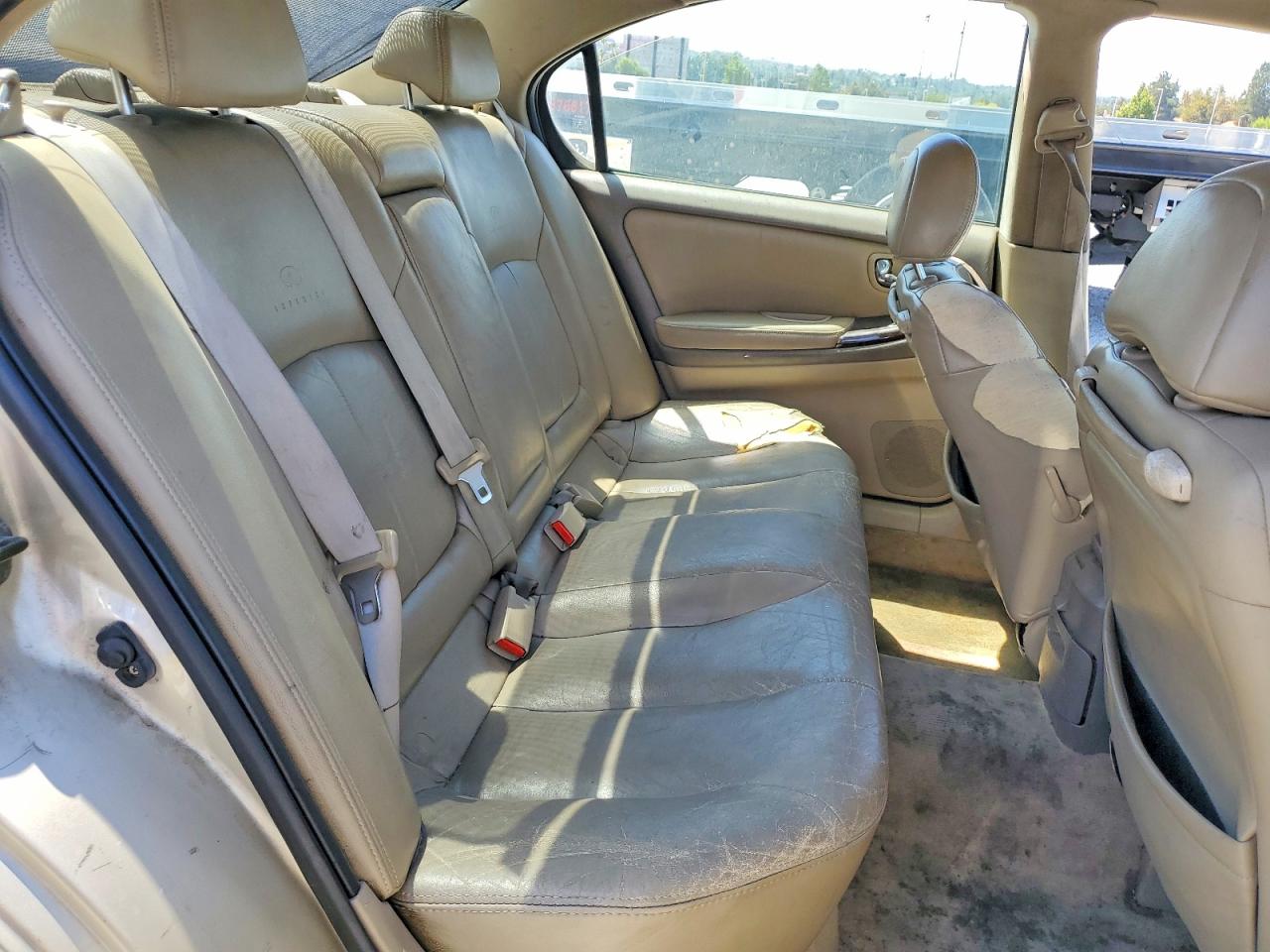 2001 Infiniti I30 Base Tan vin: JNKCA31A61T030430