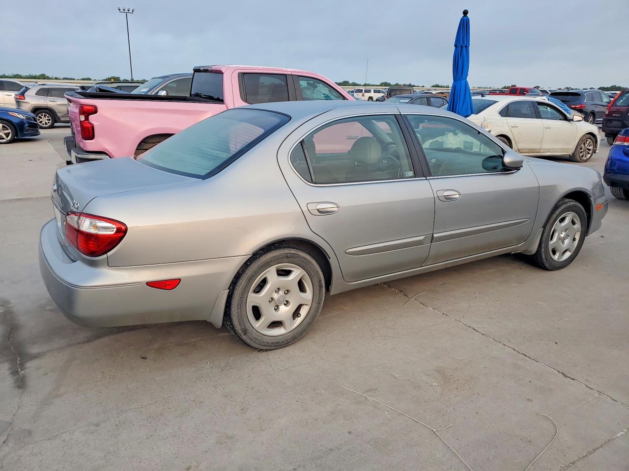 2001 Infiniti I30 Base Серебряный vin: JNKCA31A71T021123