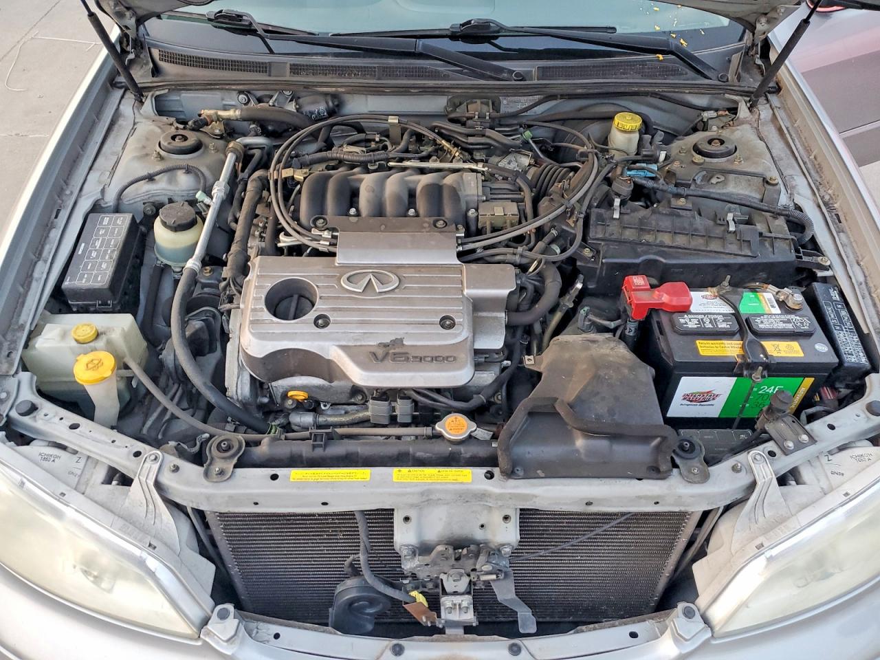 2001 Infiniti I30 Base Серебряный vin: JNKCA31A71T021123
