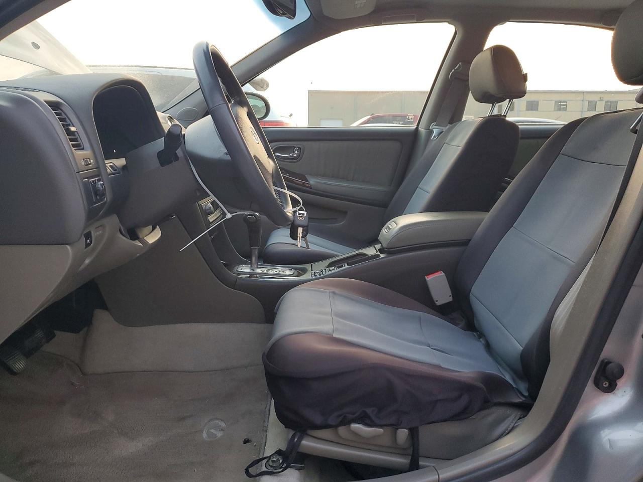 2001 Infiniti I30 Base Серебряный vin: JNKCA31A71T021123