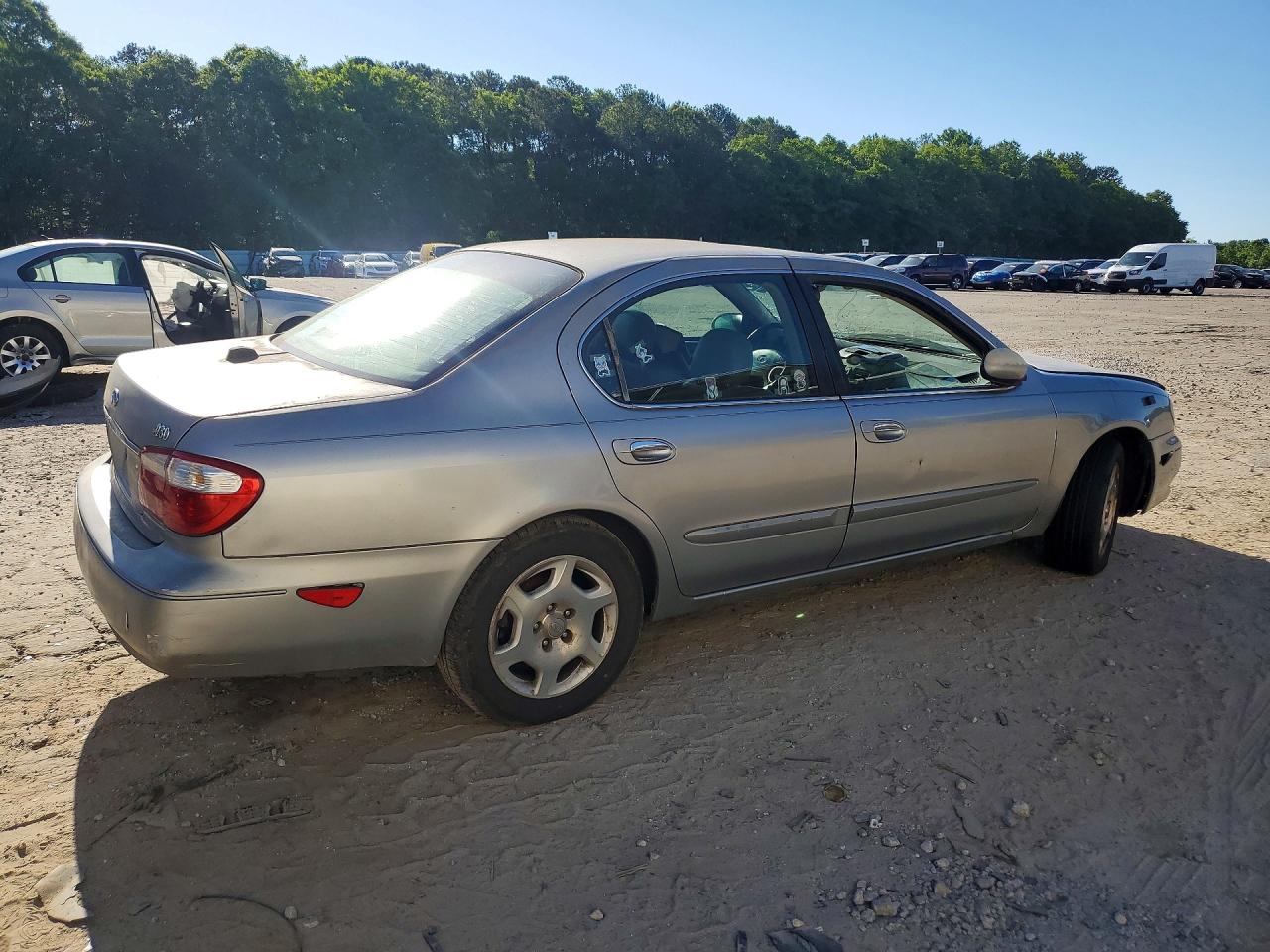 2000 Infiniti I30 Base Серый vin: JNKCA31A7YT114251