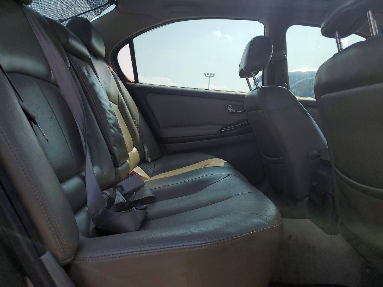 2000 Infiniti I30 Base Gray vin: JNKCA31A7YT213331