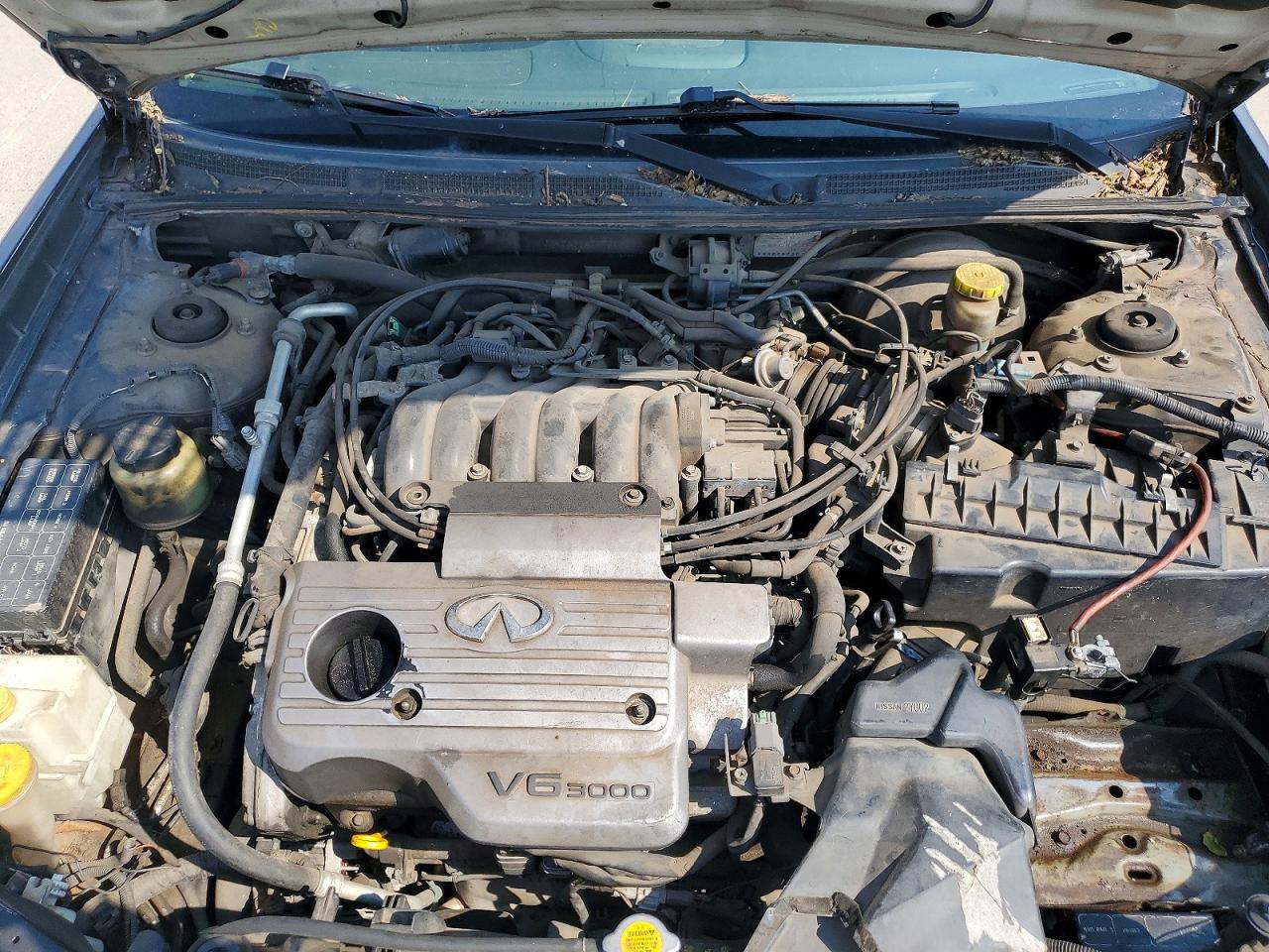 2000 Infiniti I30 Base Gray vin: JNKCA31A7YT213331