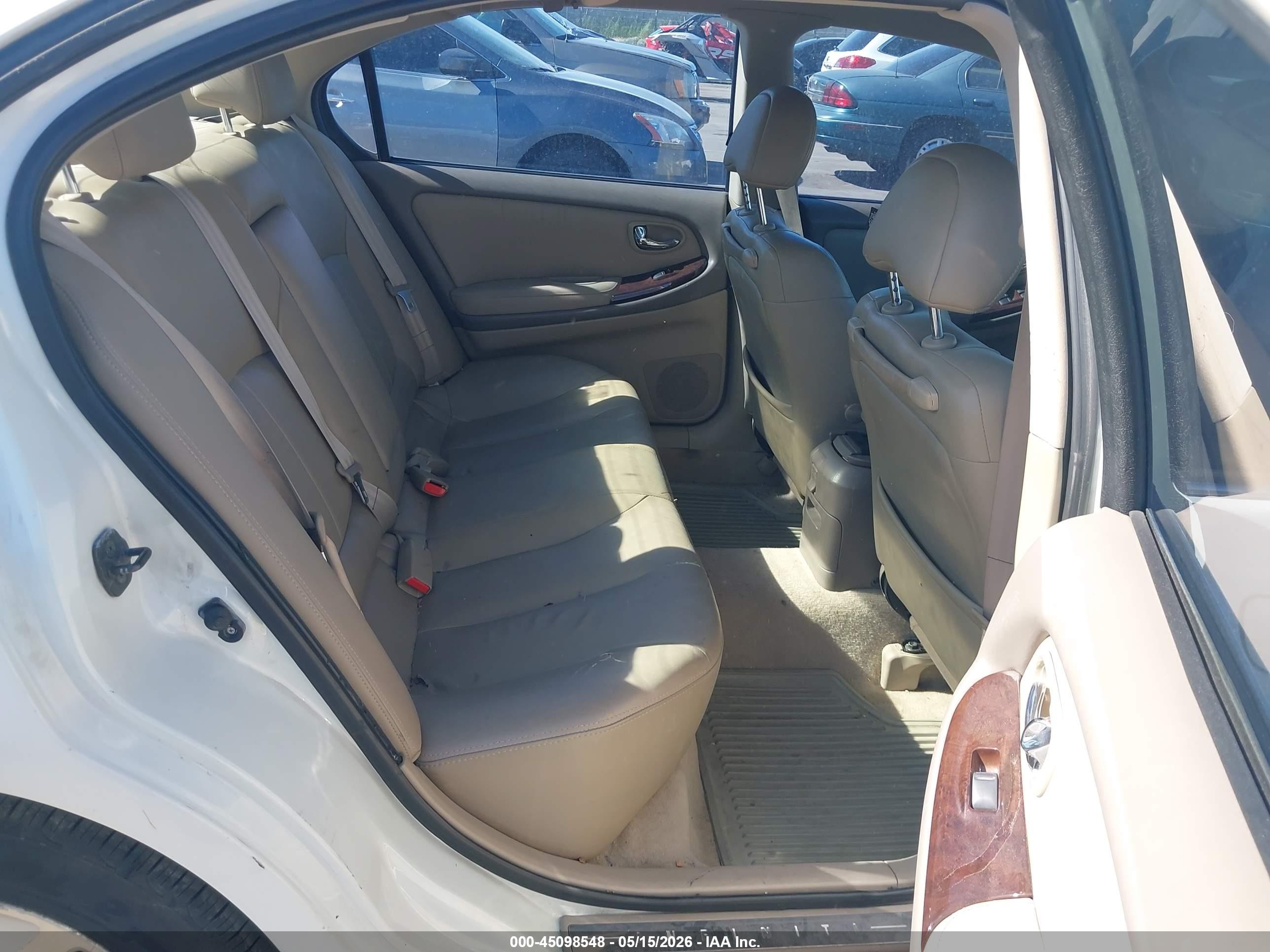 2001 Infiniti I30 Luxury White vin: JNKCA31A91T008471