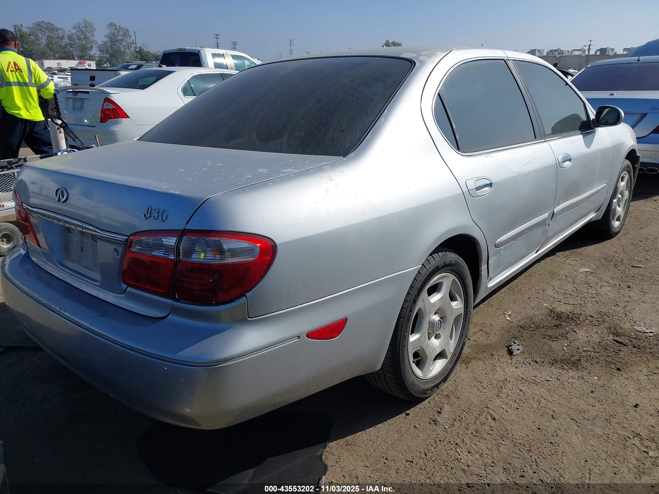 2001 Infiniti I30 Luxury Silver vin: JNKCA31AX1T021293