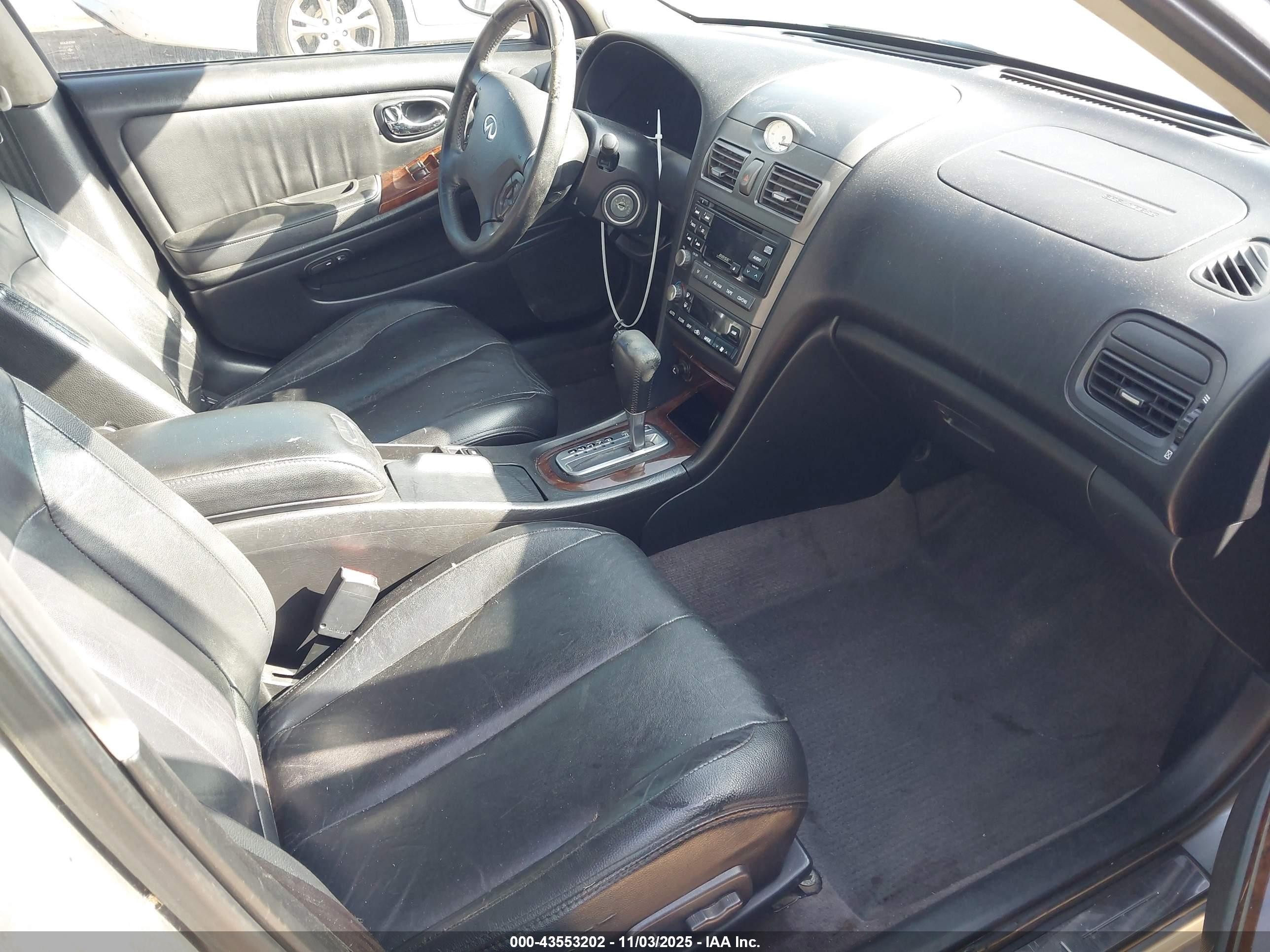 2001 Infiniti I30 Luxury Silver vin: JNKCA31AX1T021293