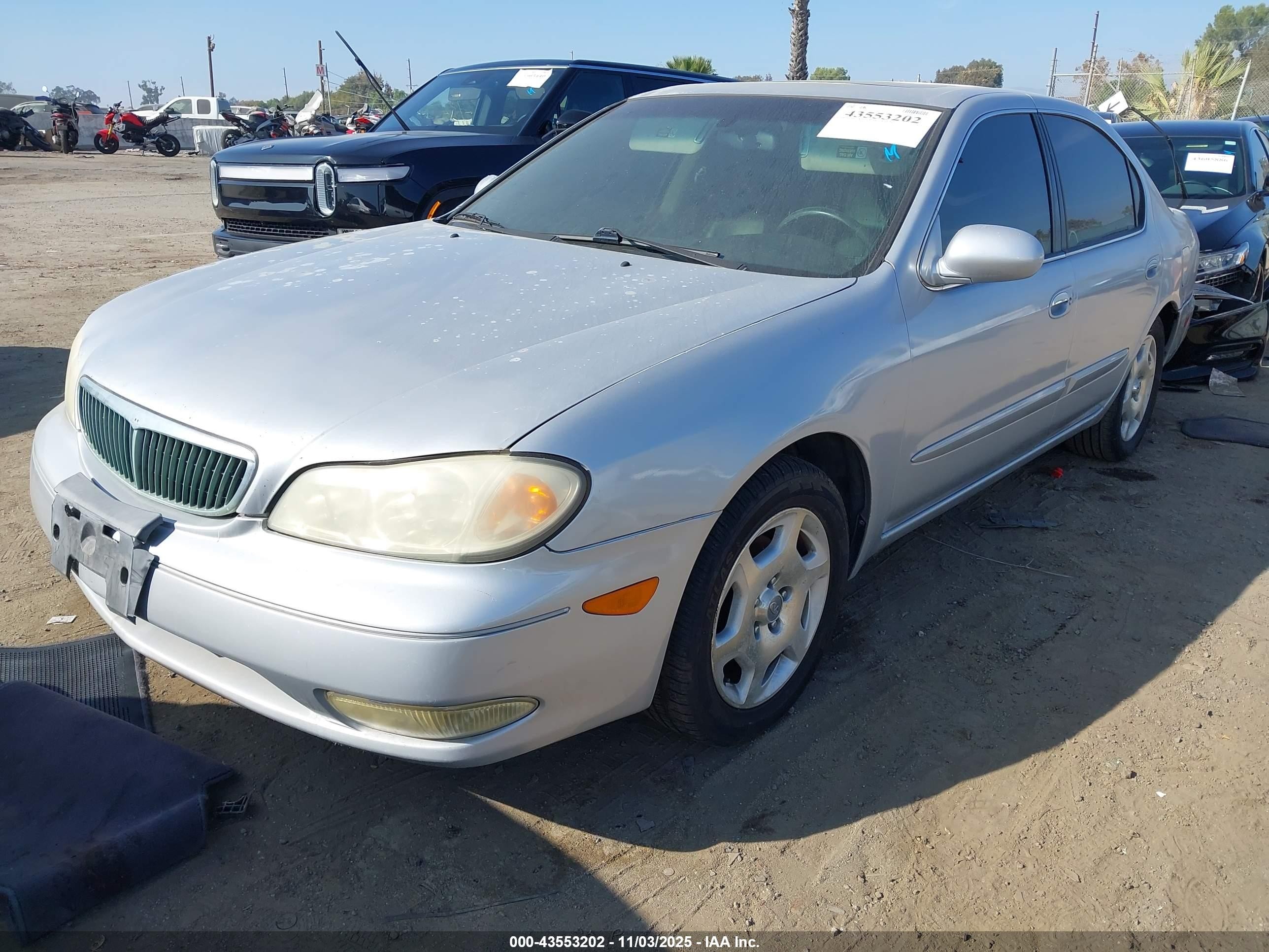 2001 Infiniti I30 Luxury Silver vin: JNKCA31AX1T021293