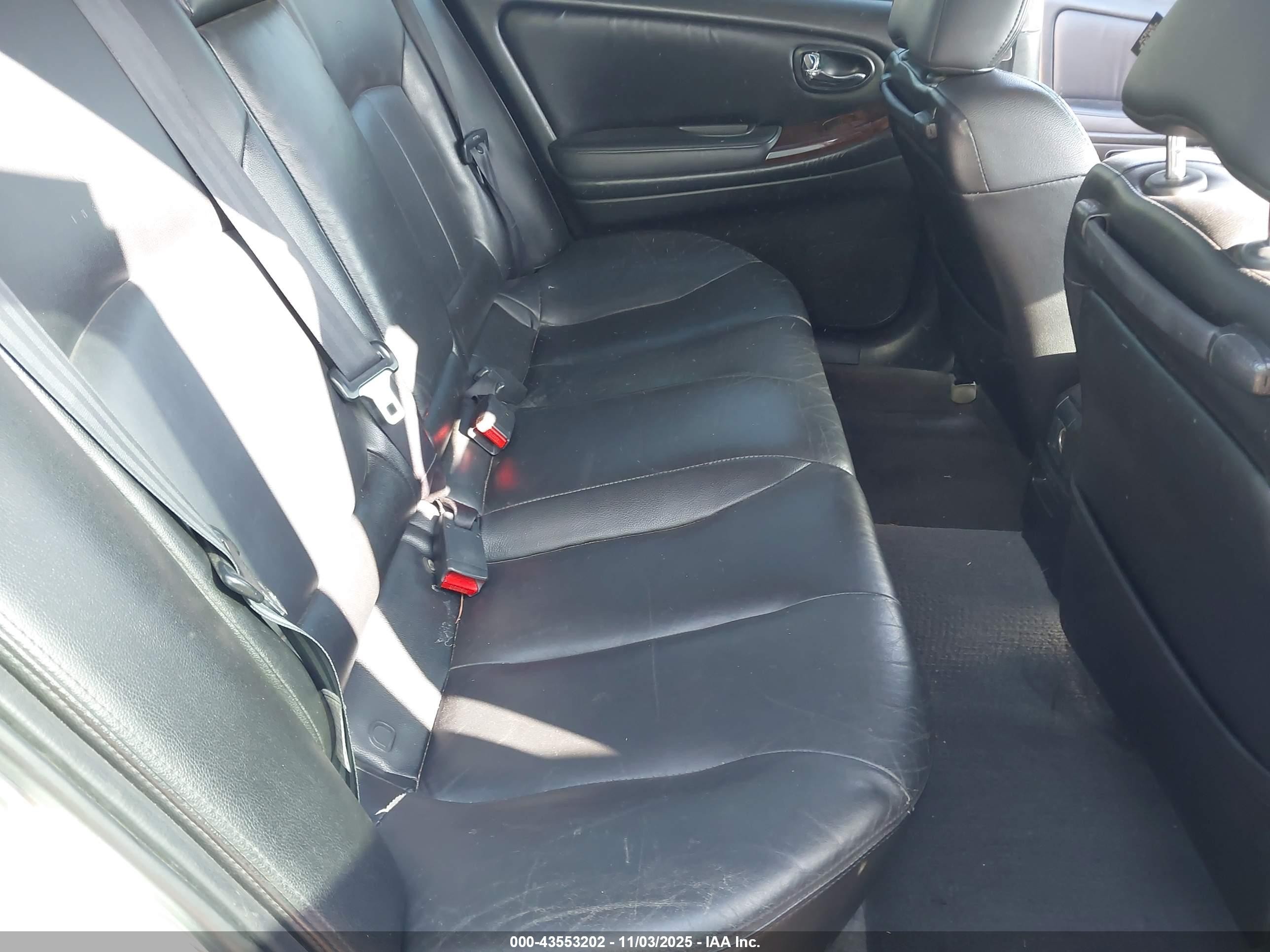 2001 Infiniti I30 Luxury Silver vin: JNKCA31AX1T021293