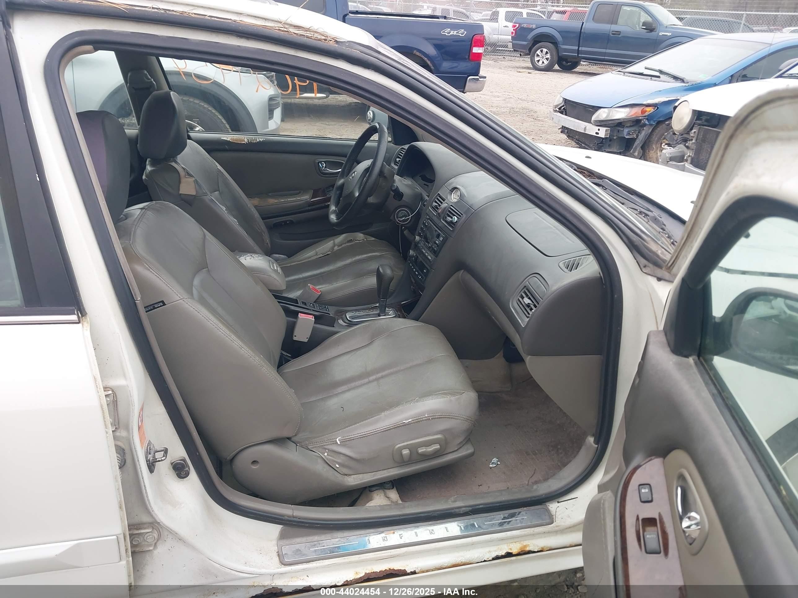 2001 Infiniti I30 Touring White vin: JNKCA31AX1T022847