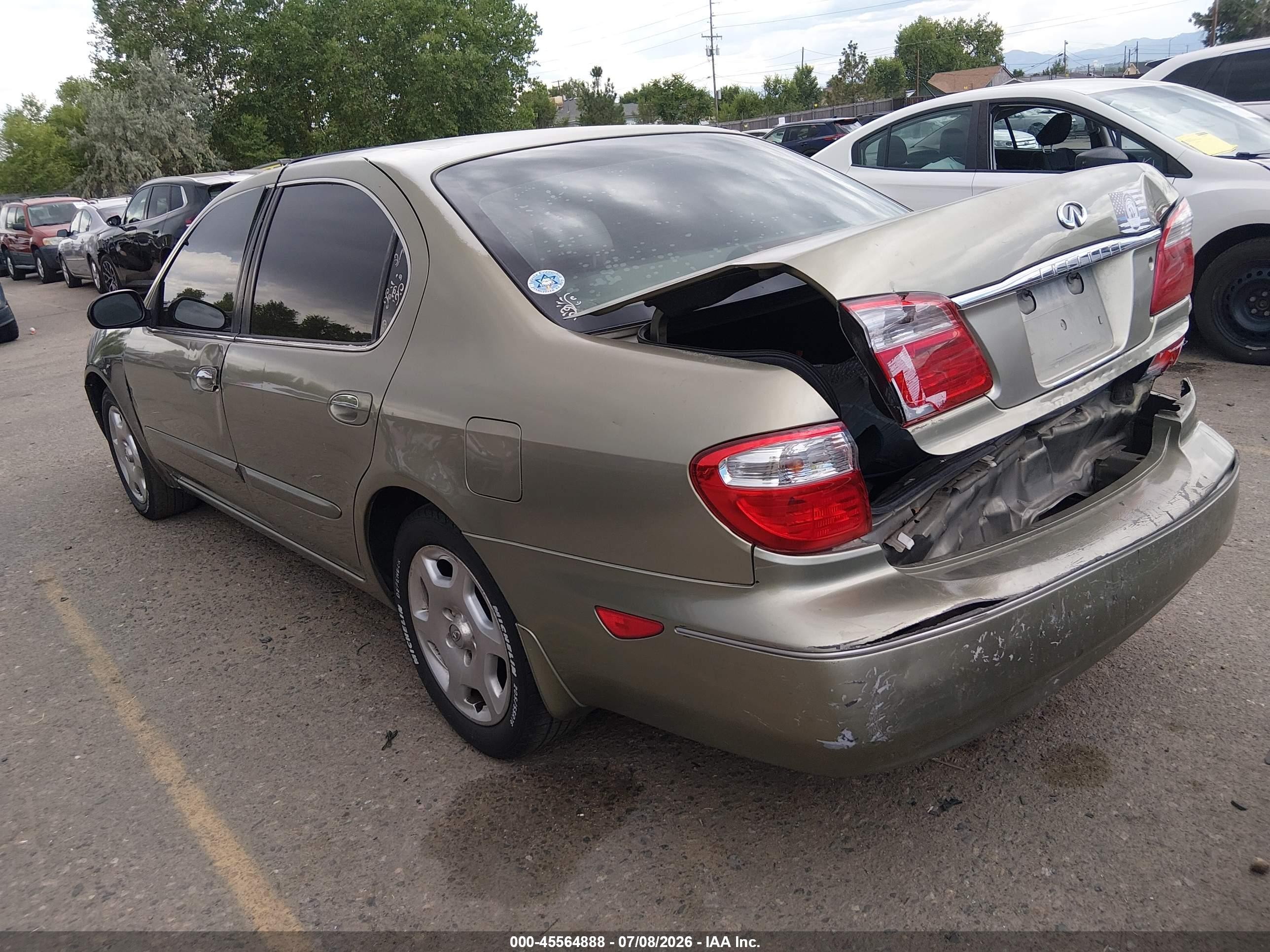 2001 Infiniti I30 Luxury Золотой vin: JNKCA31AX1T034433