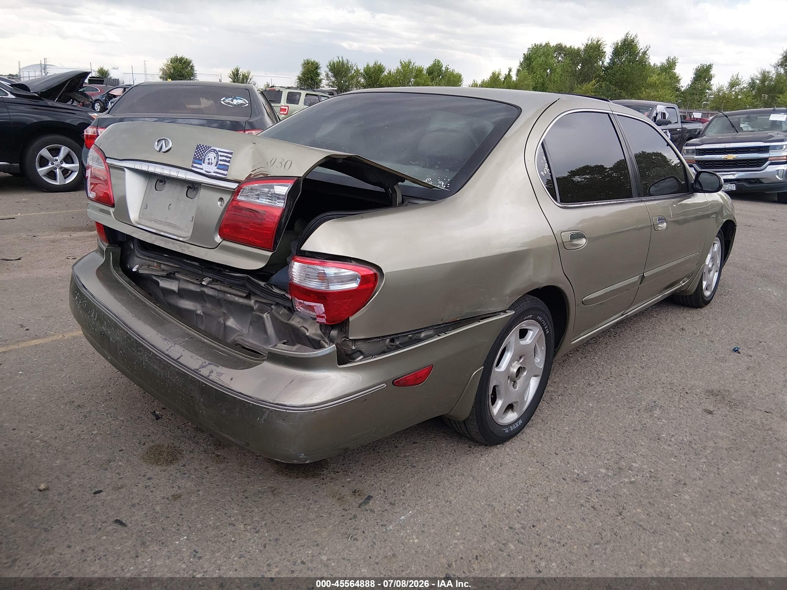 2001 Infiniti I30 Luxury Золотой vin: JNKCA31AX1T034433