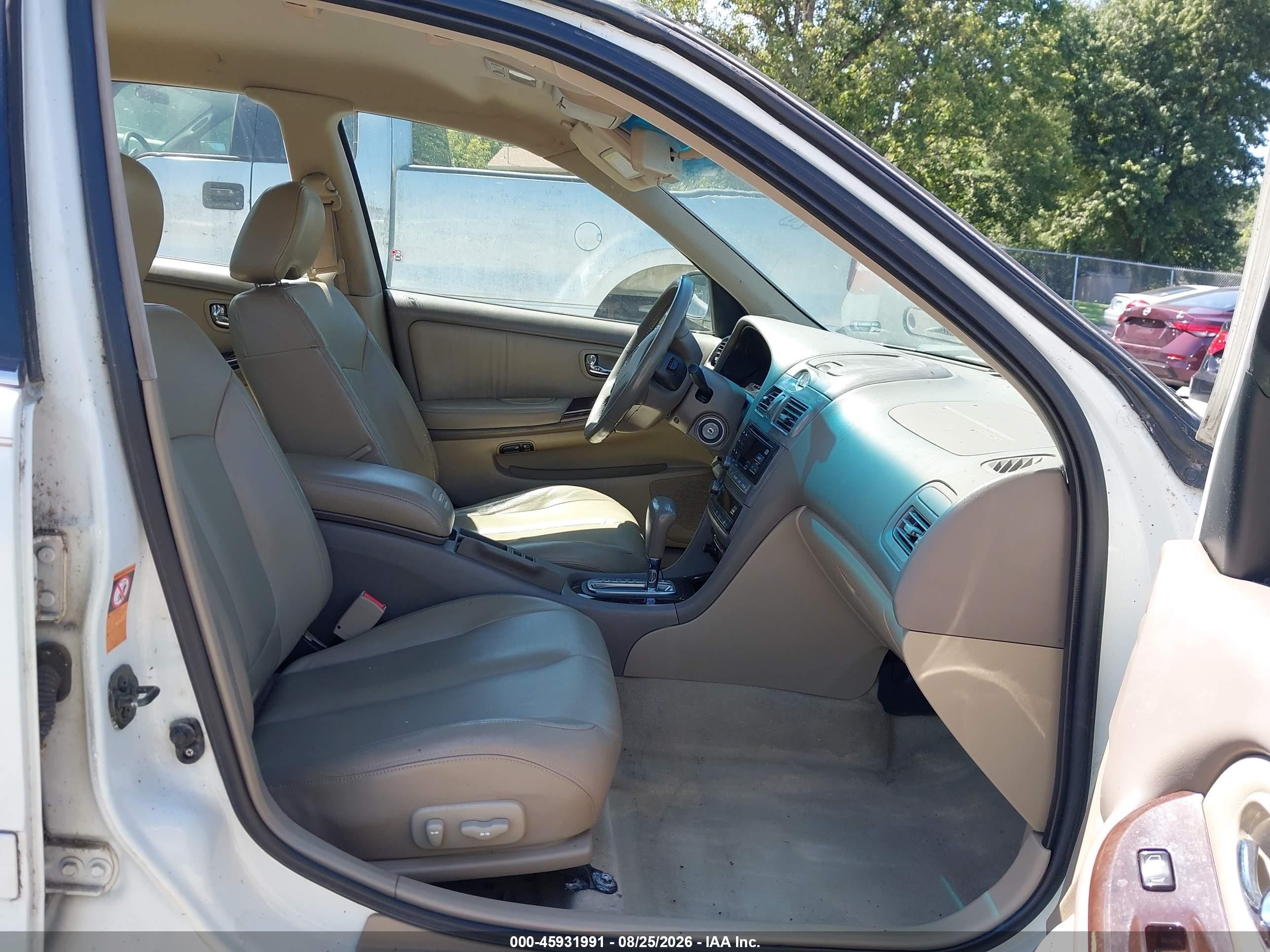2000 Infiniti I30 Luxury/touring White vin: JNKCA31AXYT102840