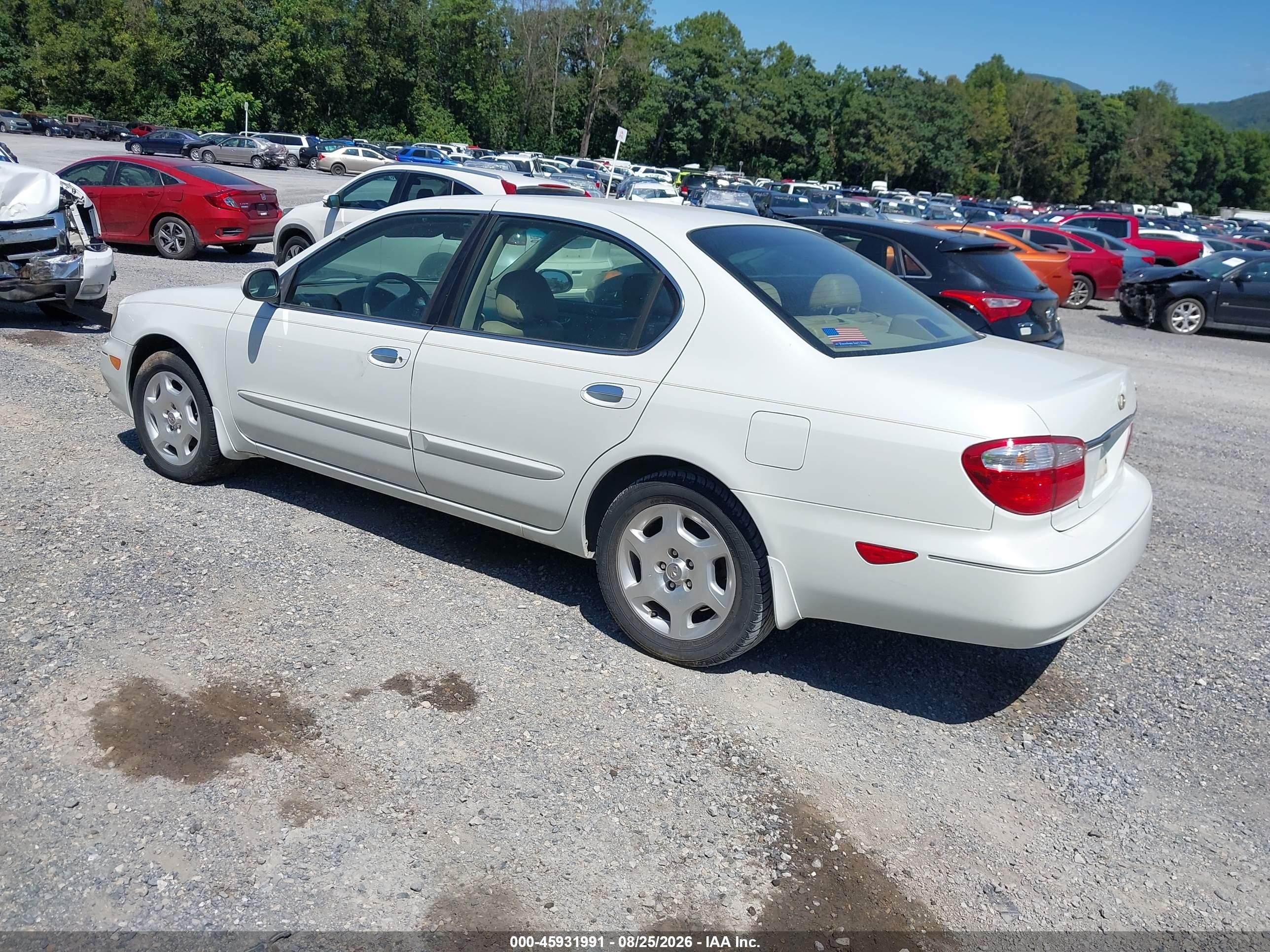 2000 Infiniti I30 Luxury/touring White vin: JNKCA31AXYT102840