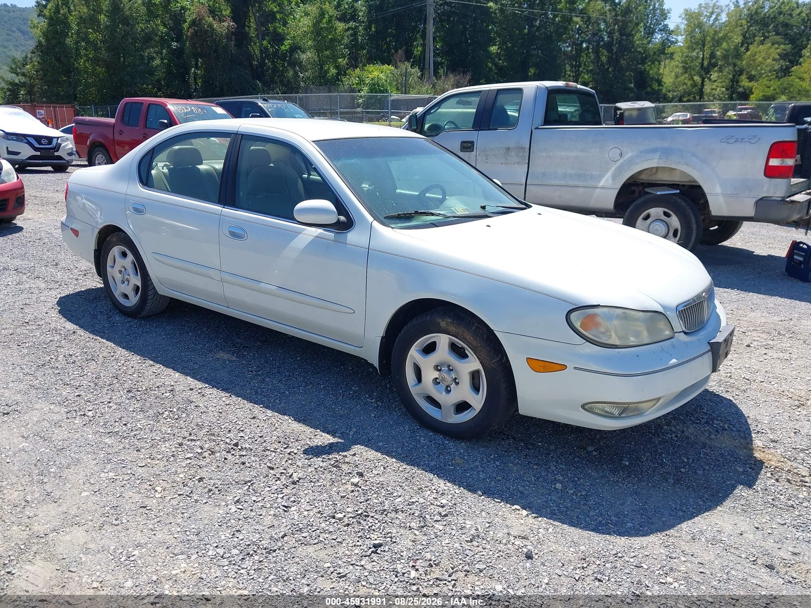 2000 Infiniti I30 Luxury/touring White vin: JNKCA31AXYT102840