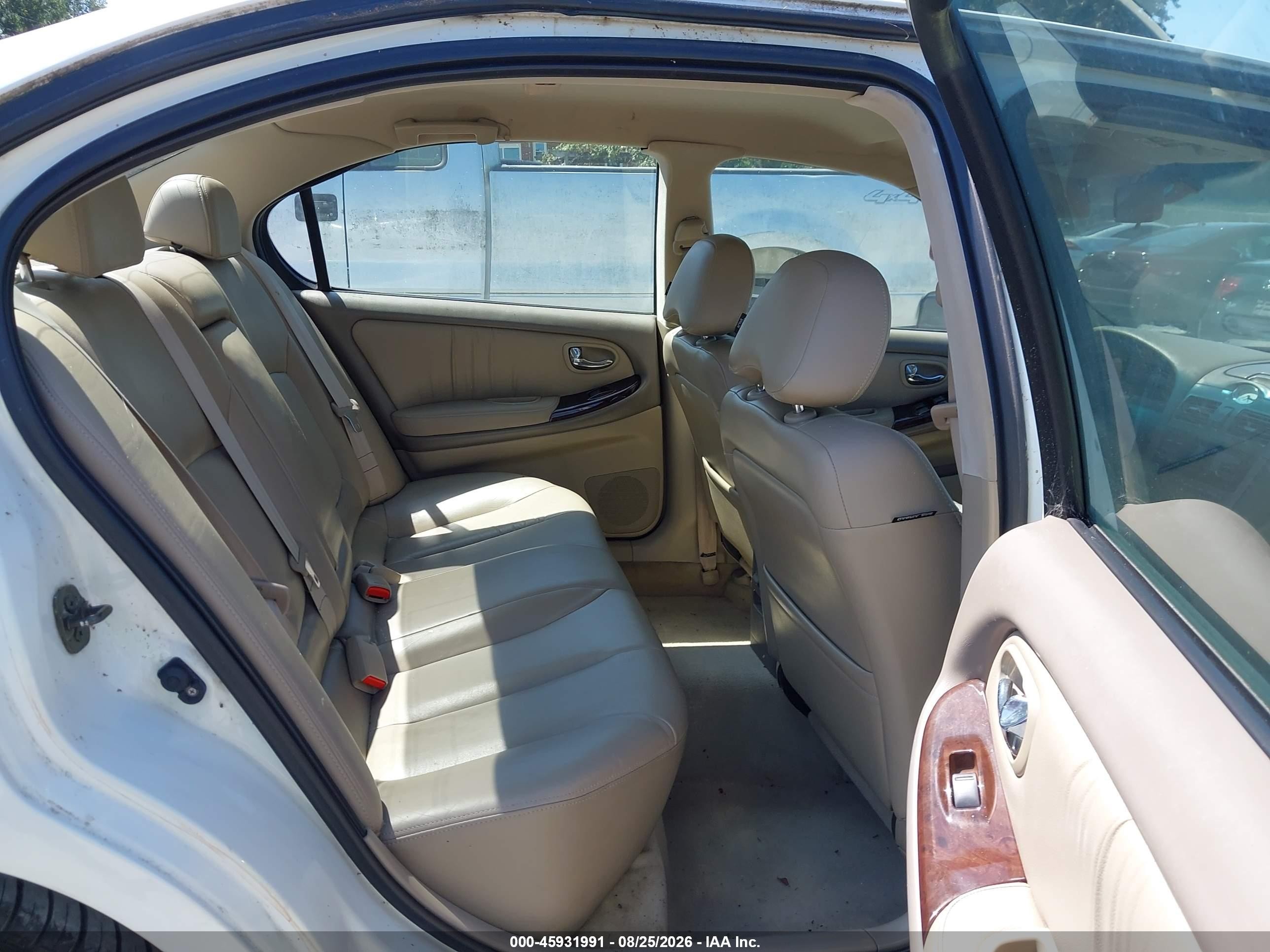 2000 Infiniti I30 Luxury/touring White vin: JNKCA31AXYT102840