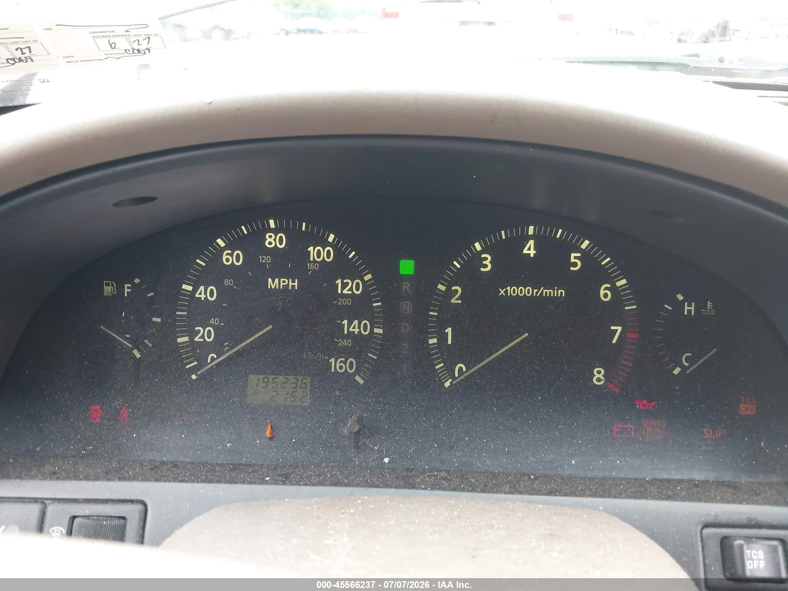 2000 Infiniti I30 Luxury/touring Burgundy vin: JNKCA31AXYT121839